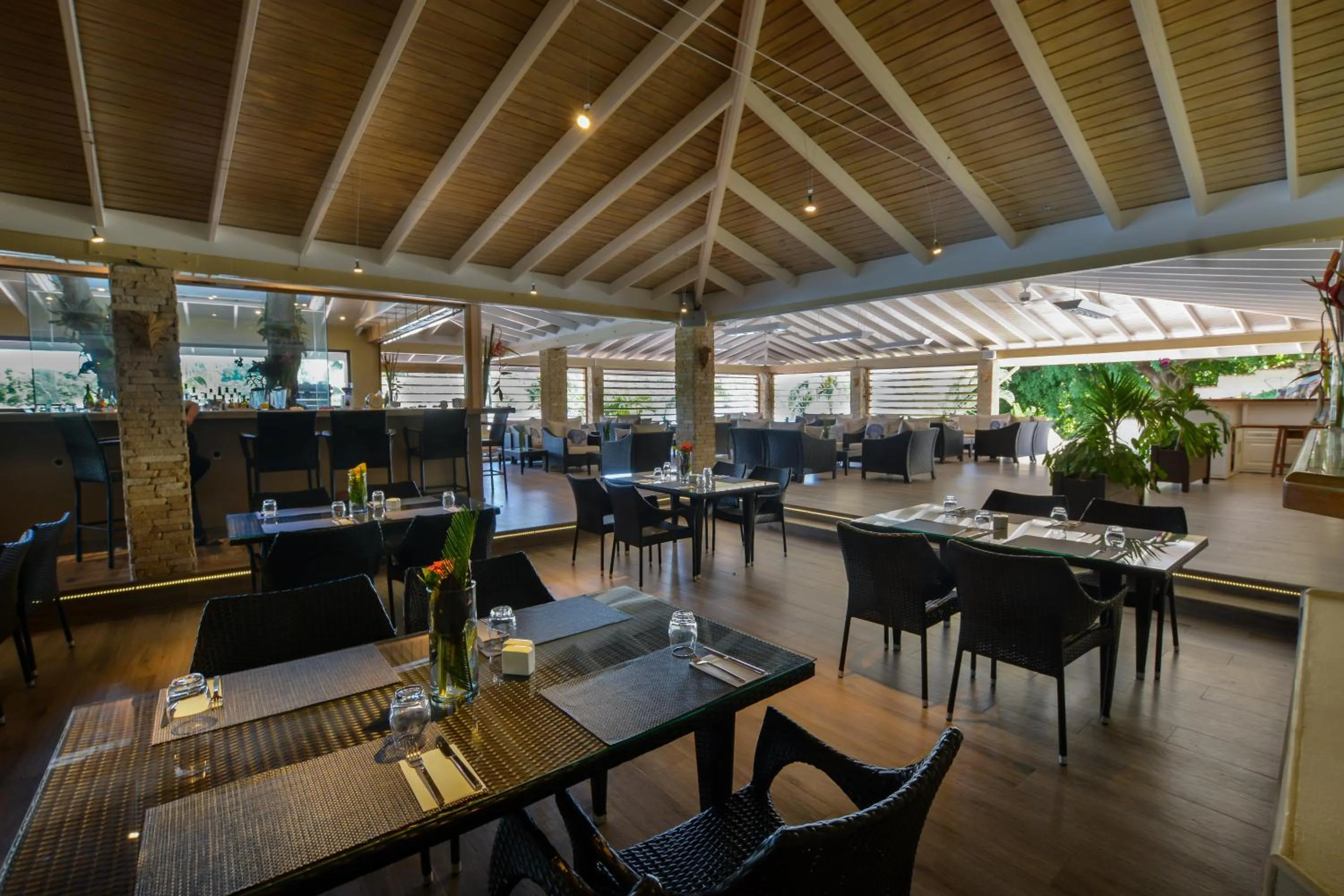 Restaurant/places to eat in Secret Harbour Boutique Hotel and Marina