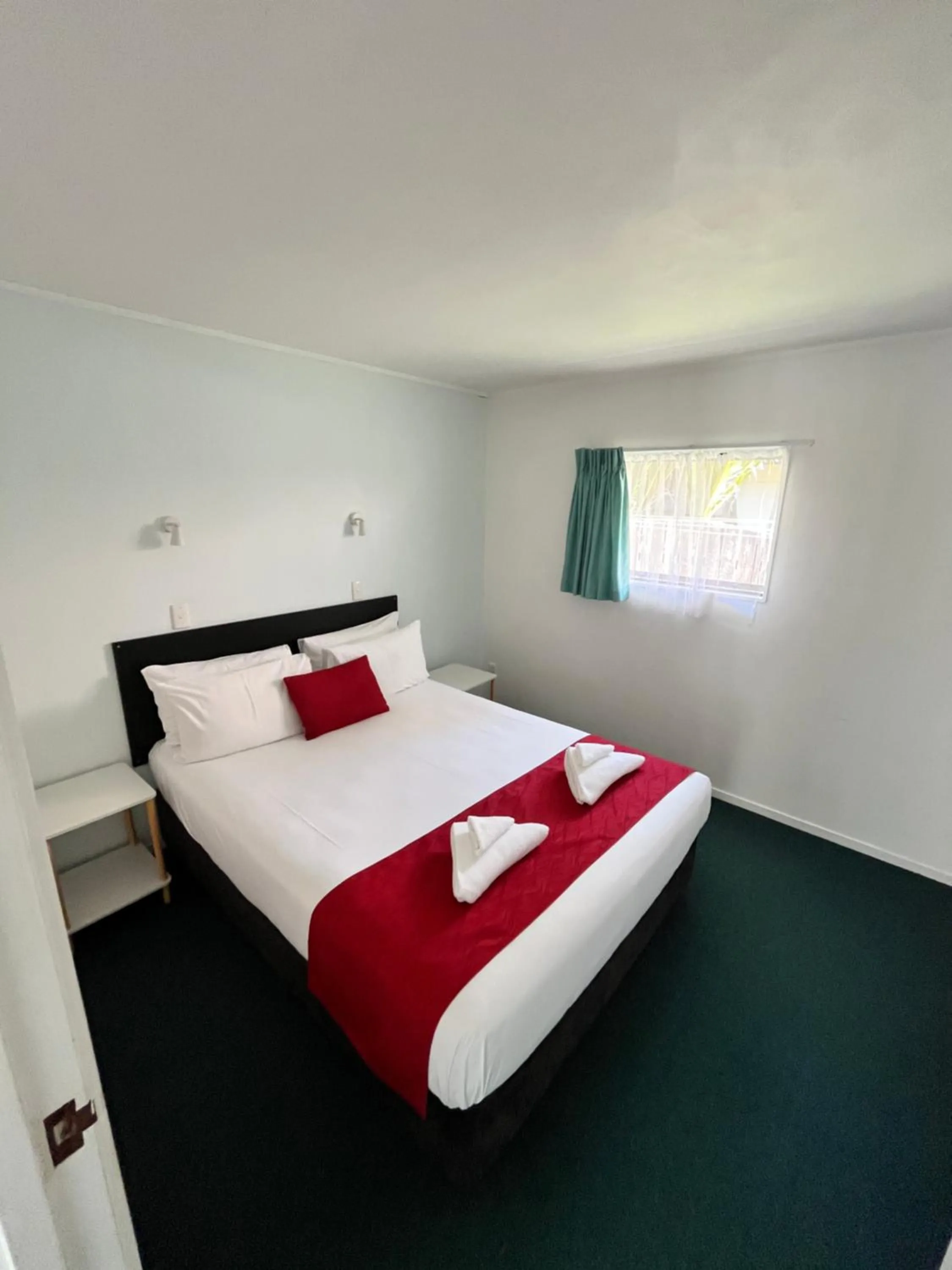 Bed in Marlin Court Motel