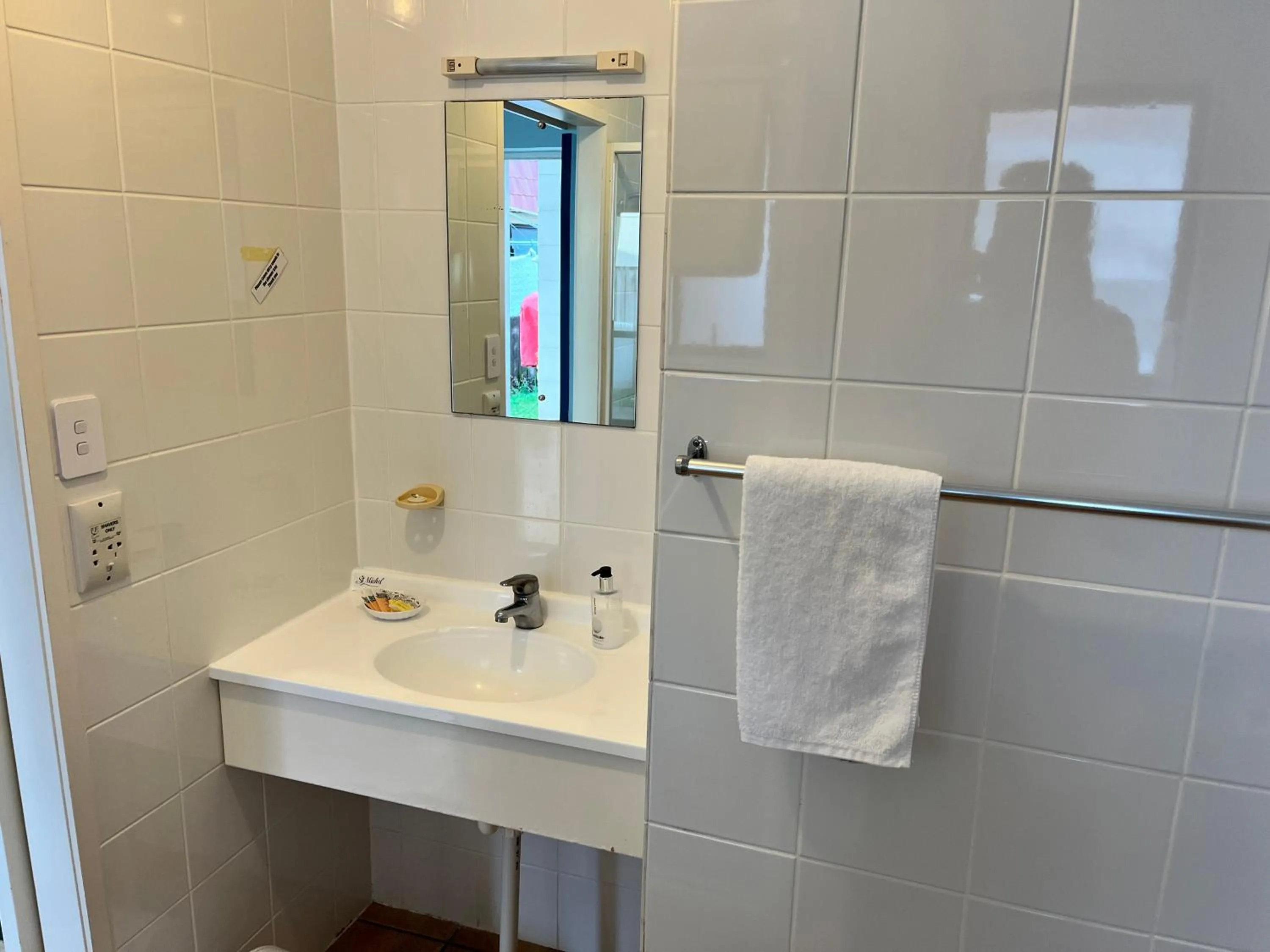 Bathroom in Marlin Court Motel