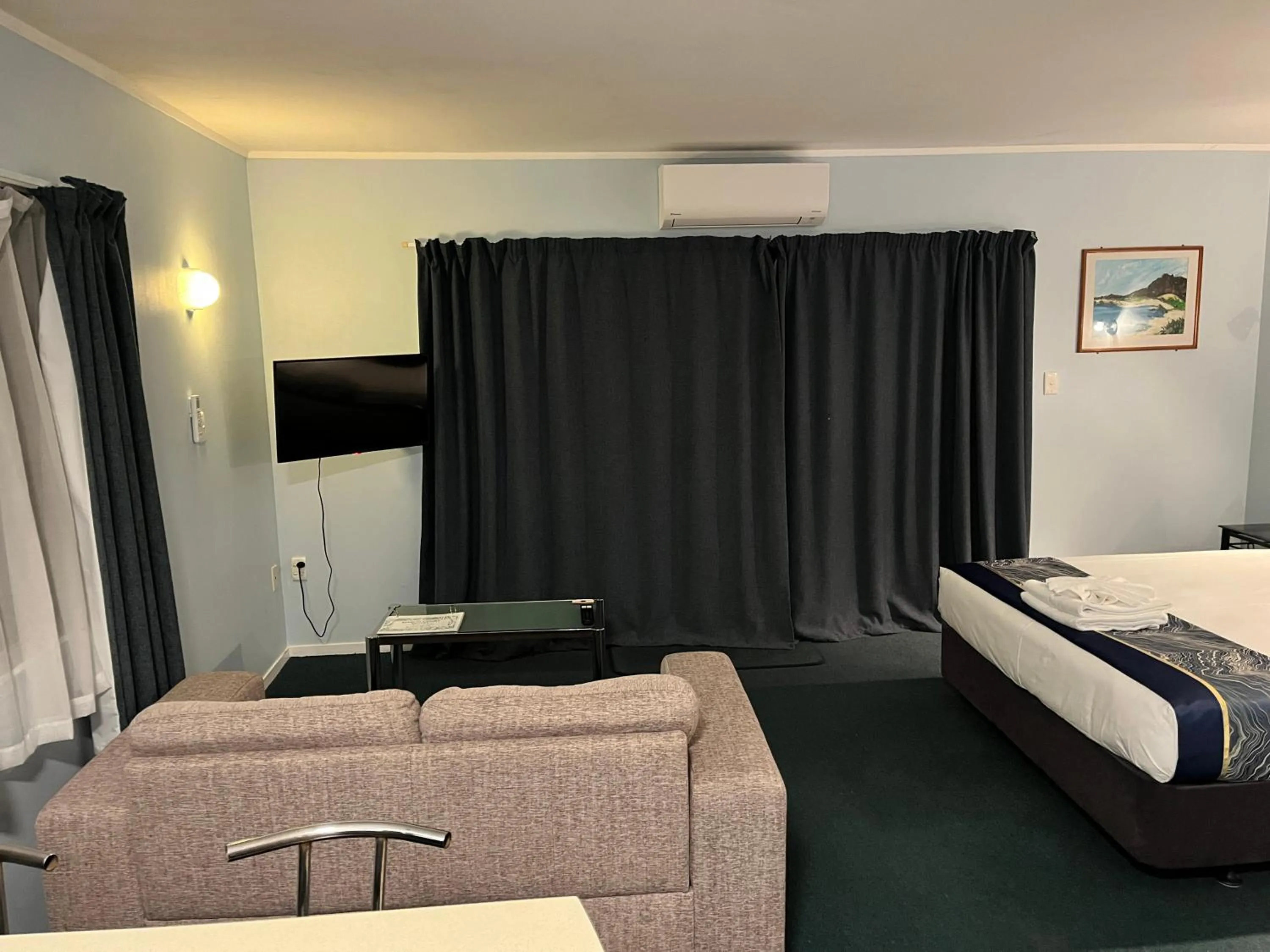 TV and multimedia, Bed in Marlin Court Motel