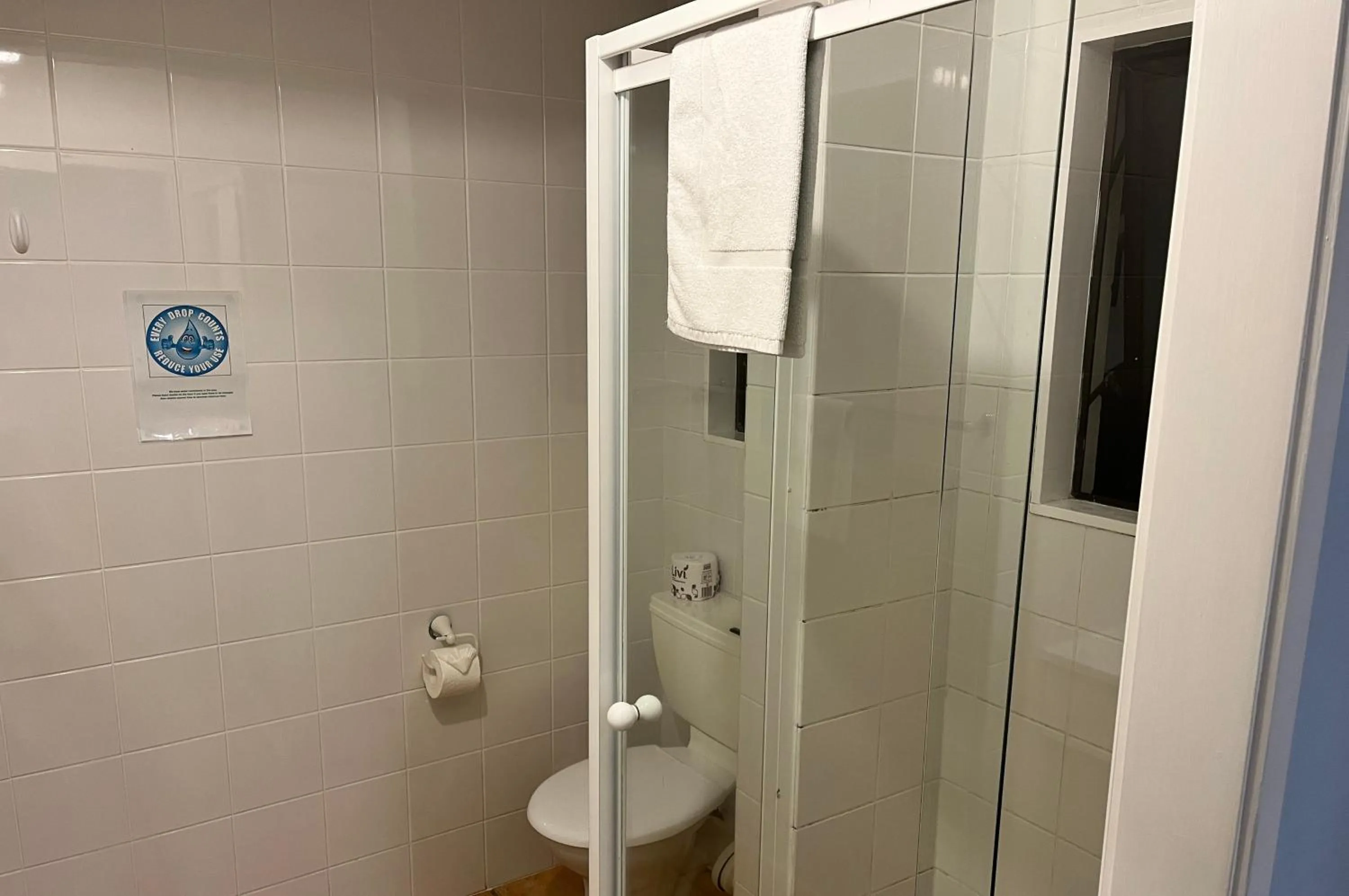 Shower in Marlin Court Motel