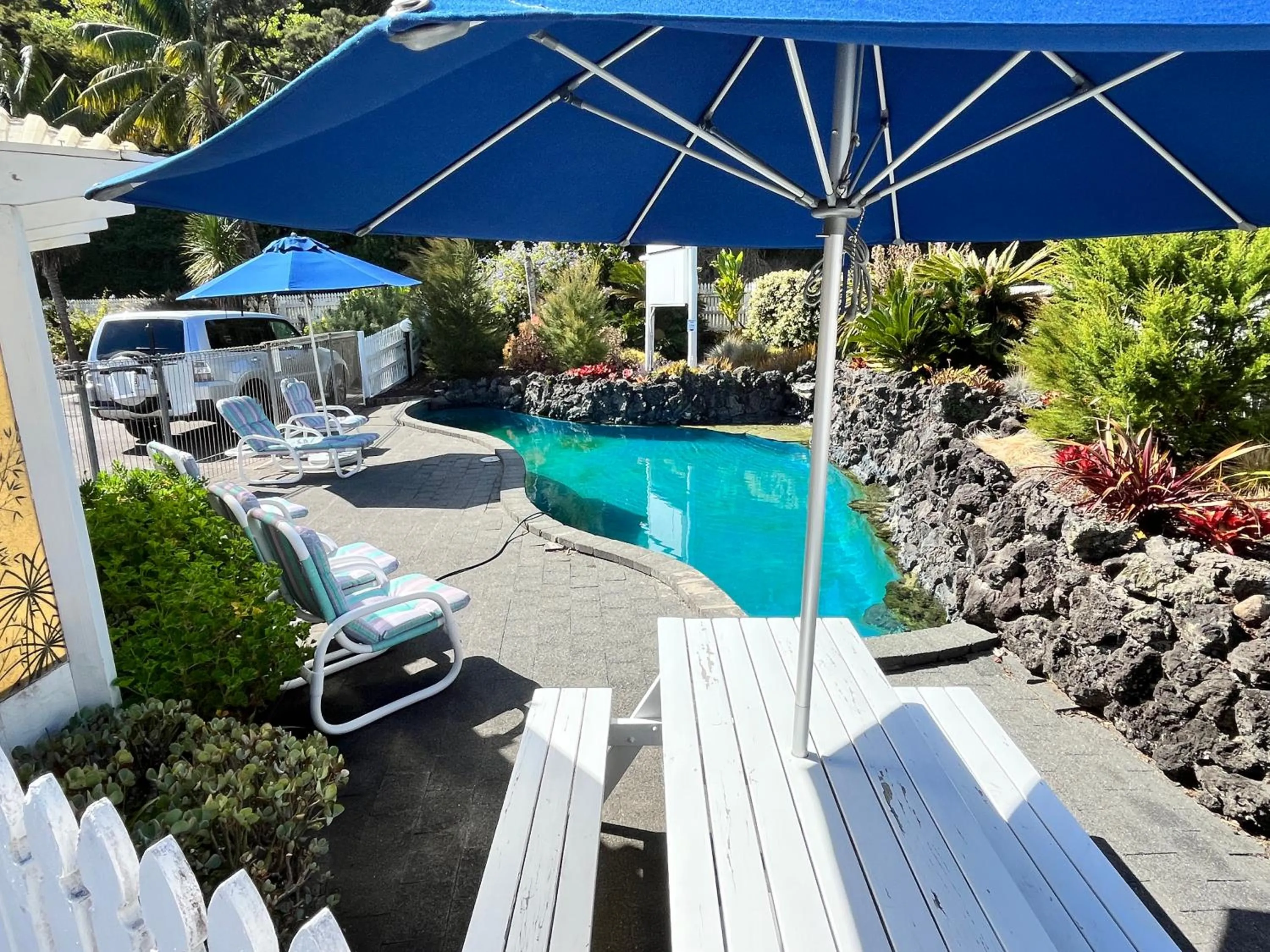 Swimming pool in Marlin Court Motel