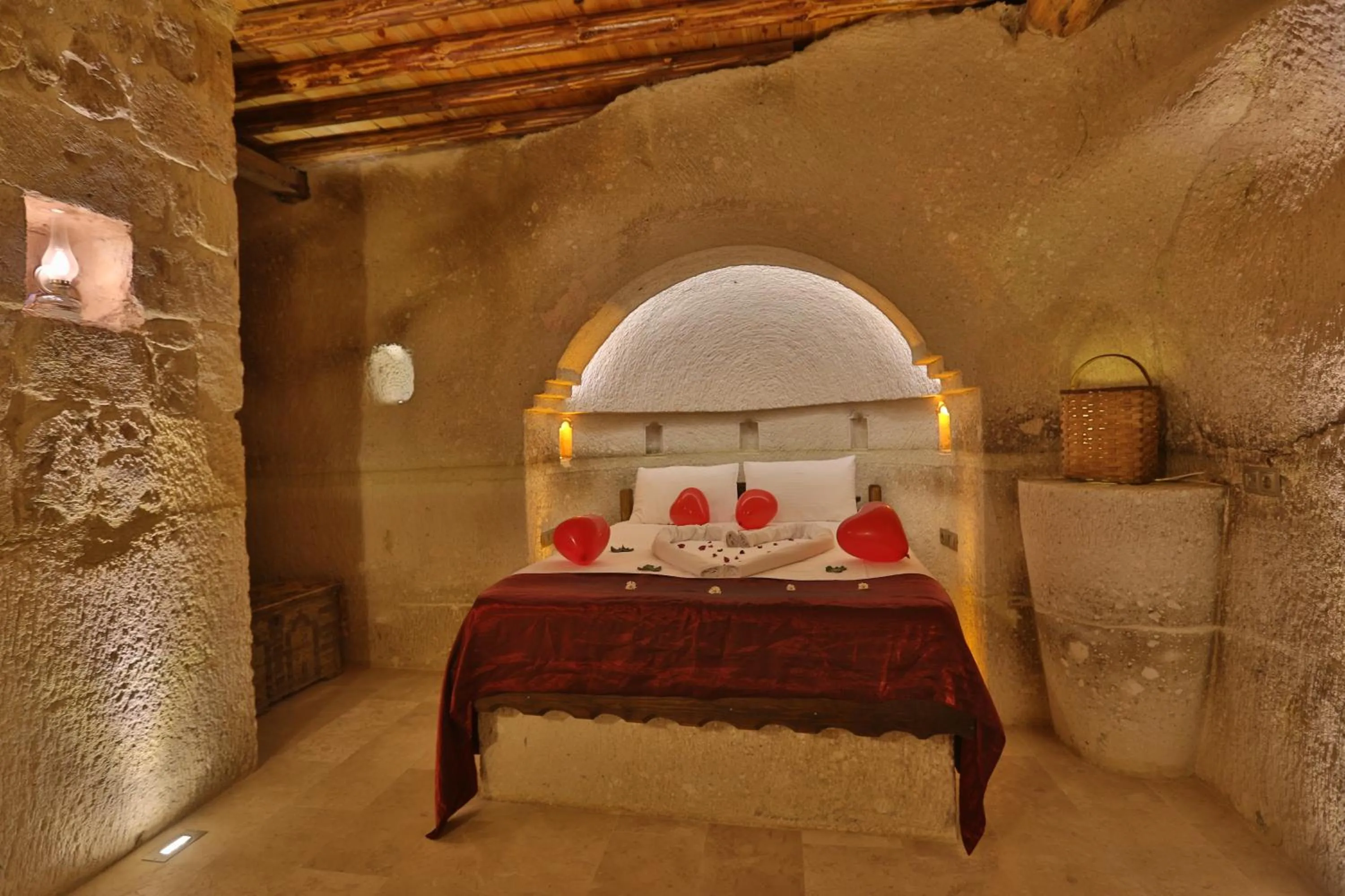 Bed in Abu Hayat Cave Suites