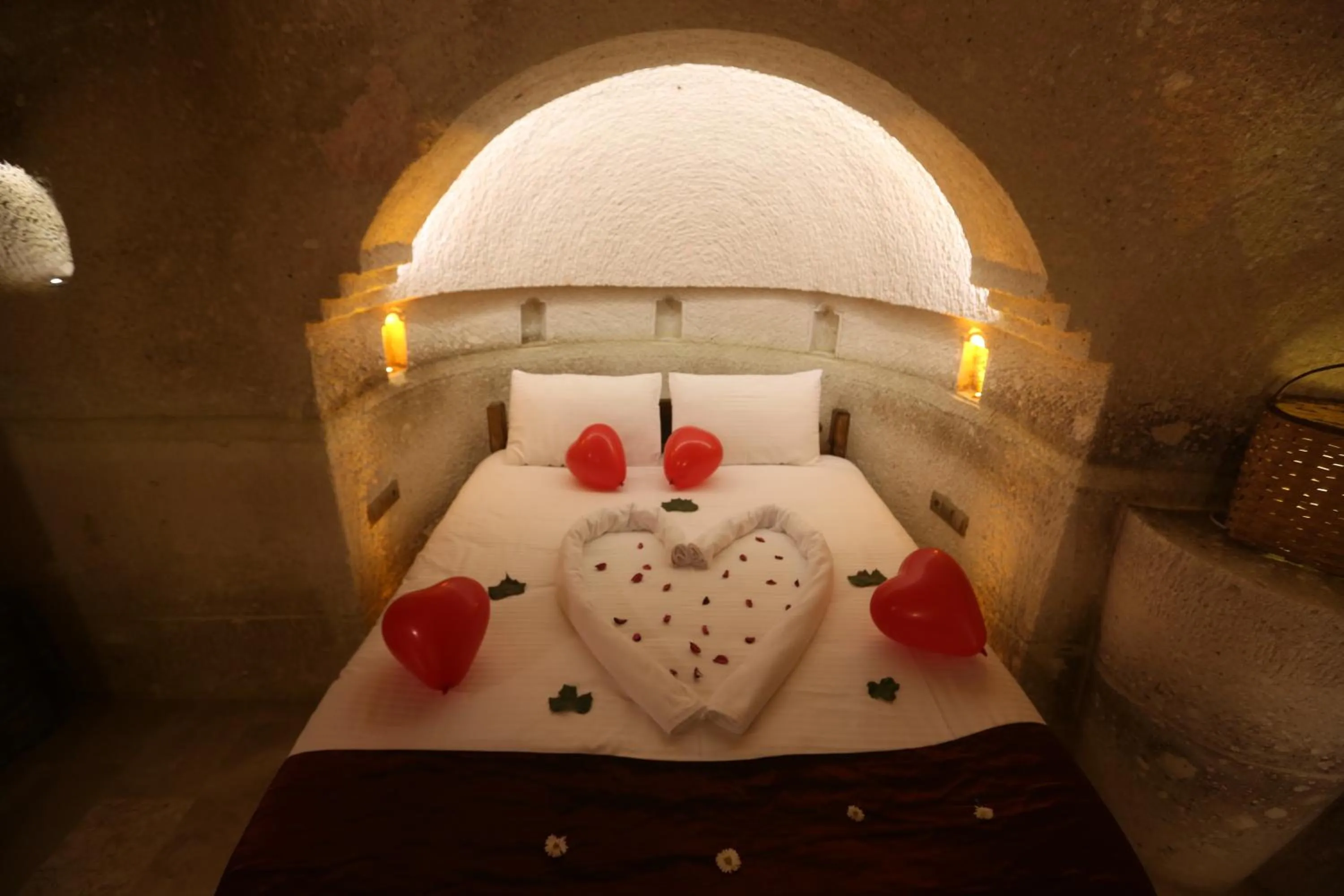 Bed in Abu Hayat Cave Suites