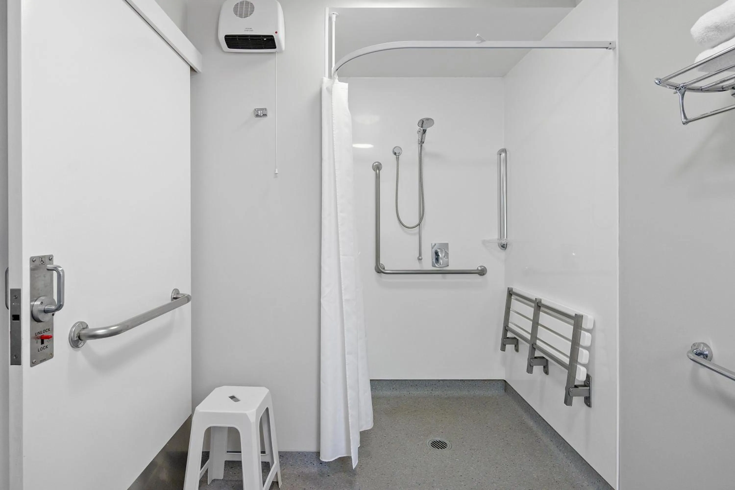 Bathroom in Ashford Motor Lodge