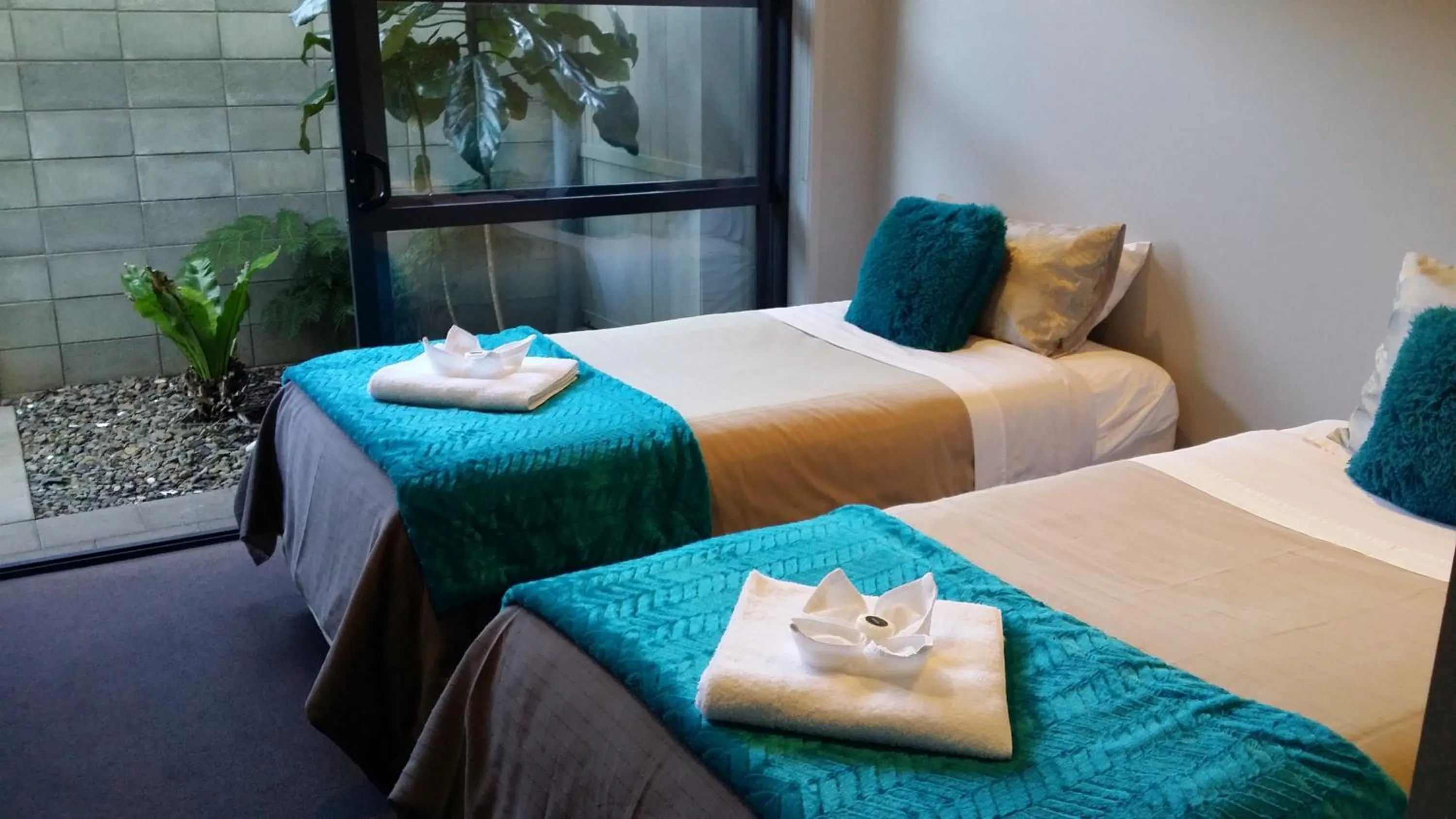 Photo of the whole room, Bed in Sovereign Pier On The Waterways