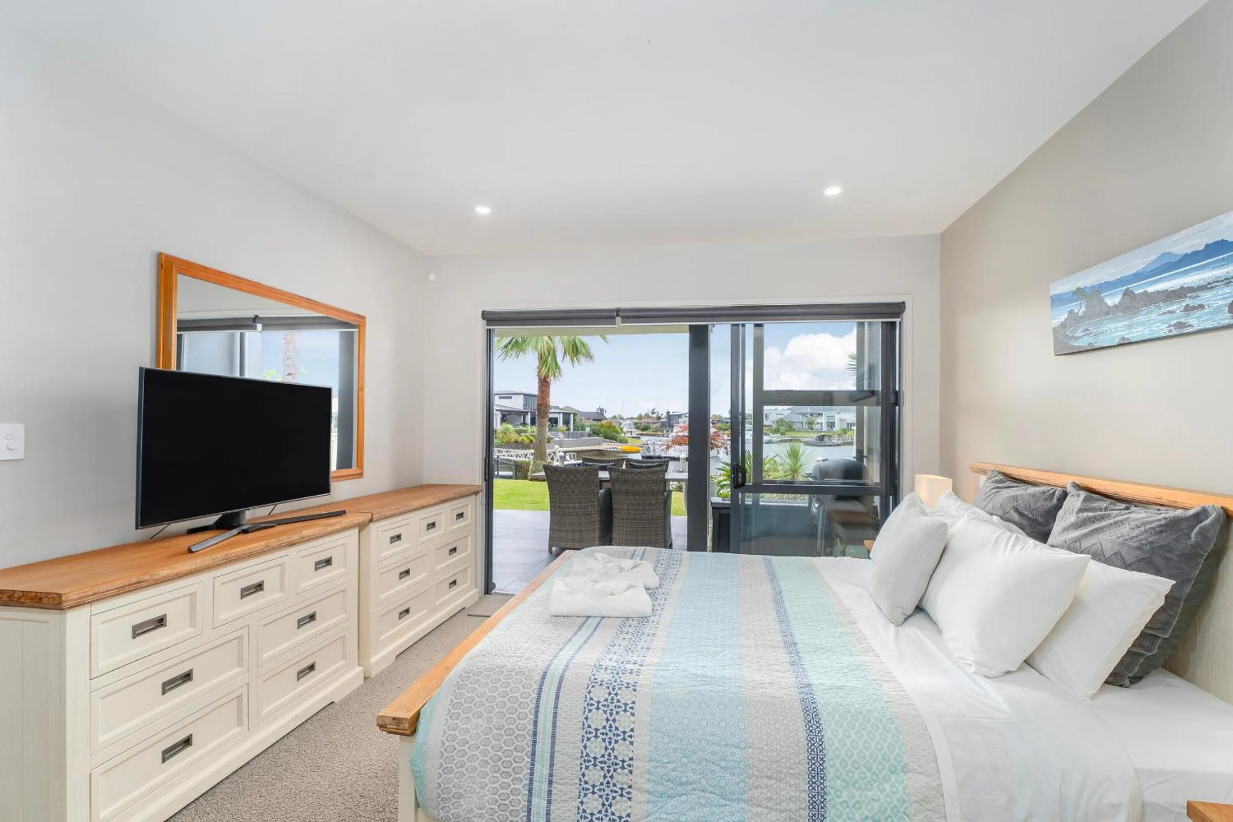 Bed in Sovereign Pier On The Waterways