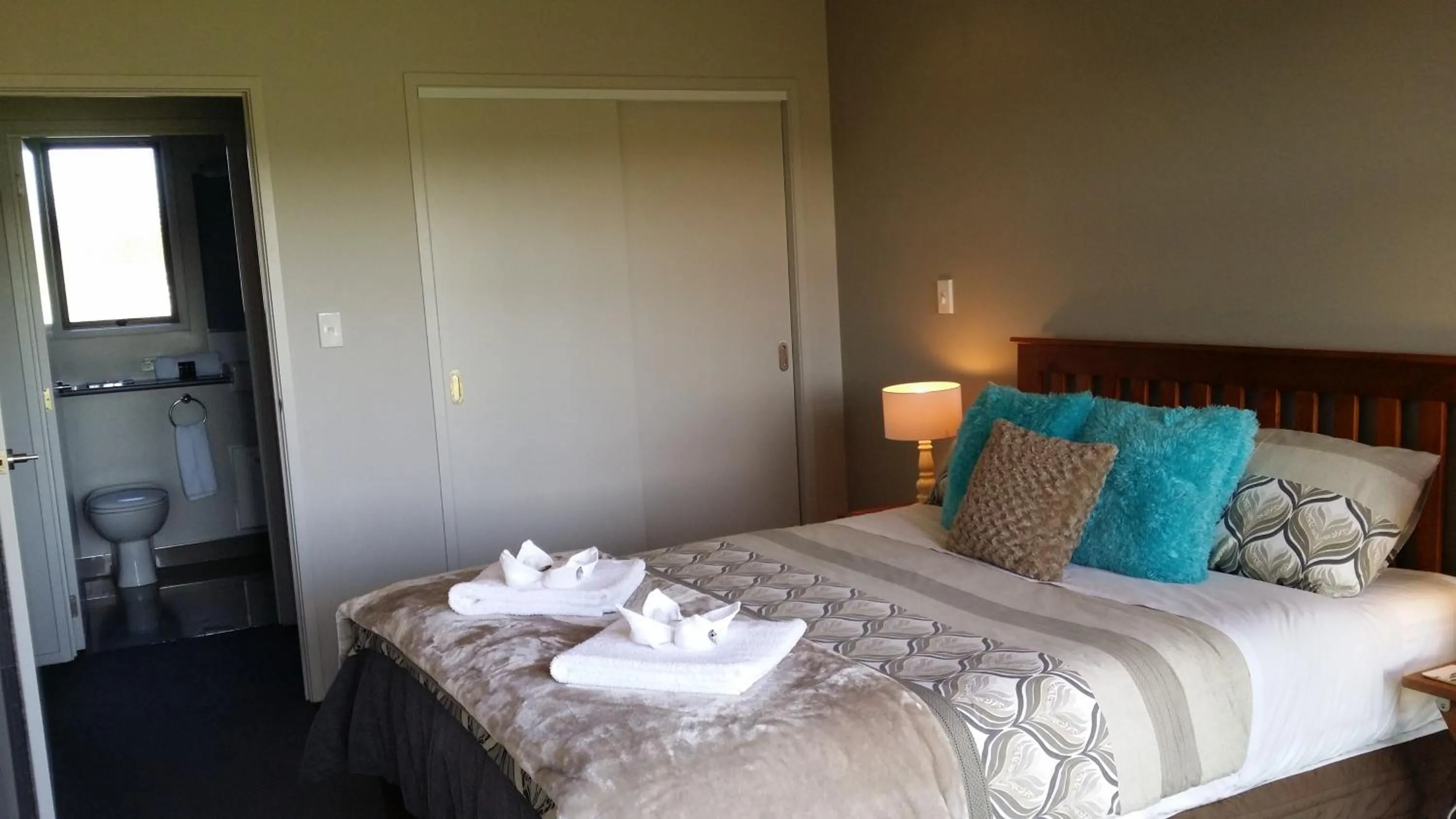 Bed in Sovereign Pier On The Waterways