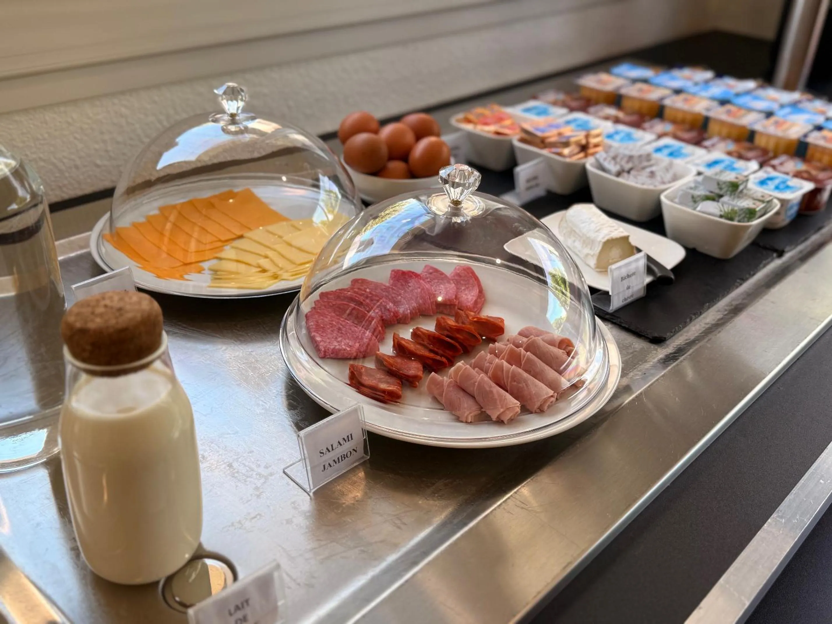 Continental breakfast in The Originals Access, Hôtel Innostar