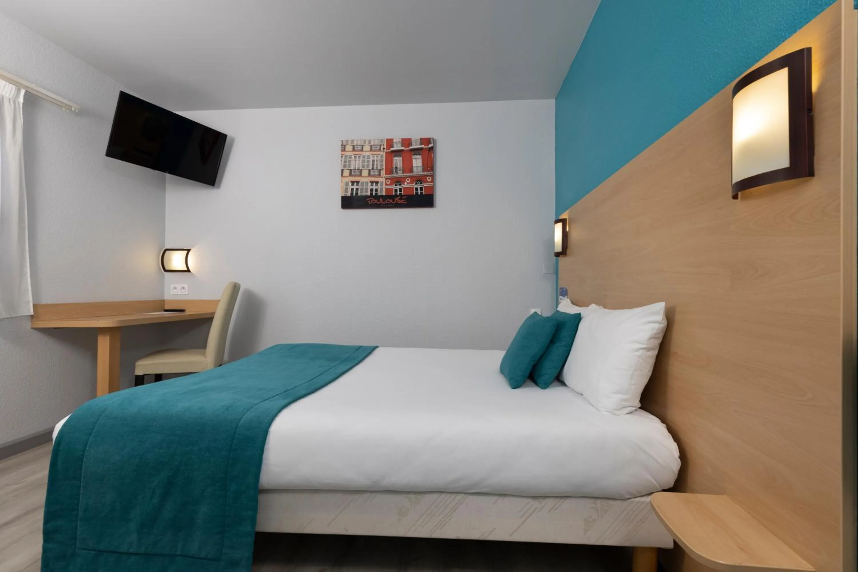 Photo of the whole room, Bed in The Originals Access, Hôtel Innostar