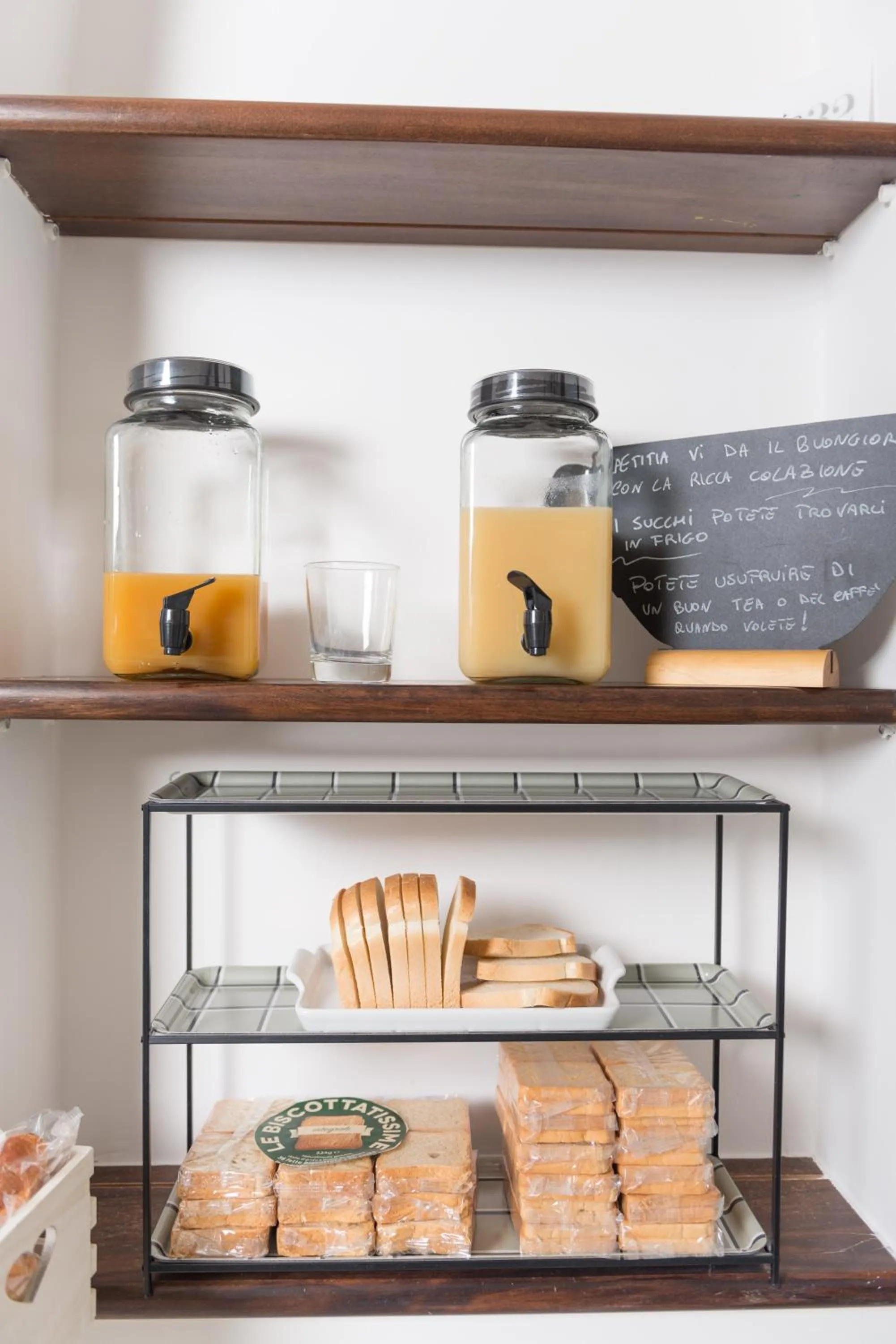 Food and drinks in Laetitia Guest House32