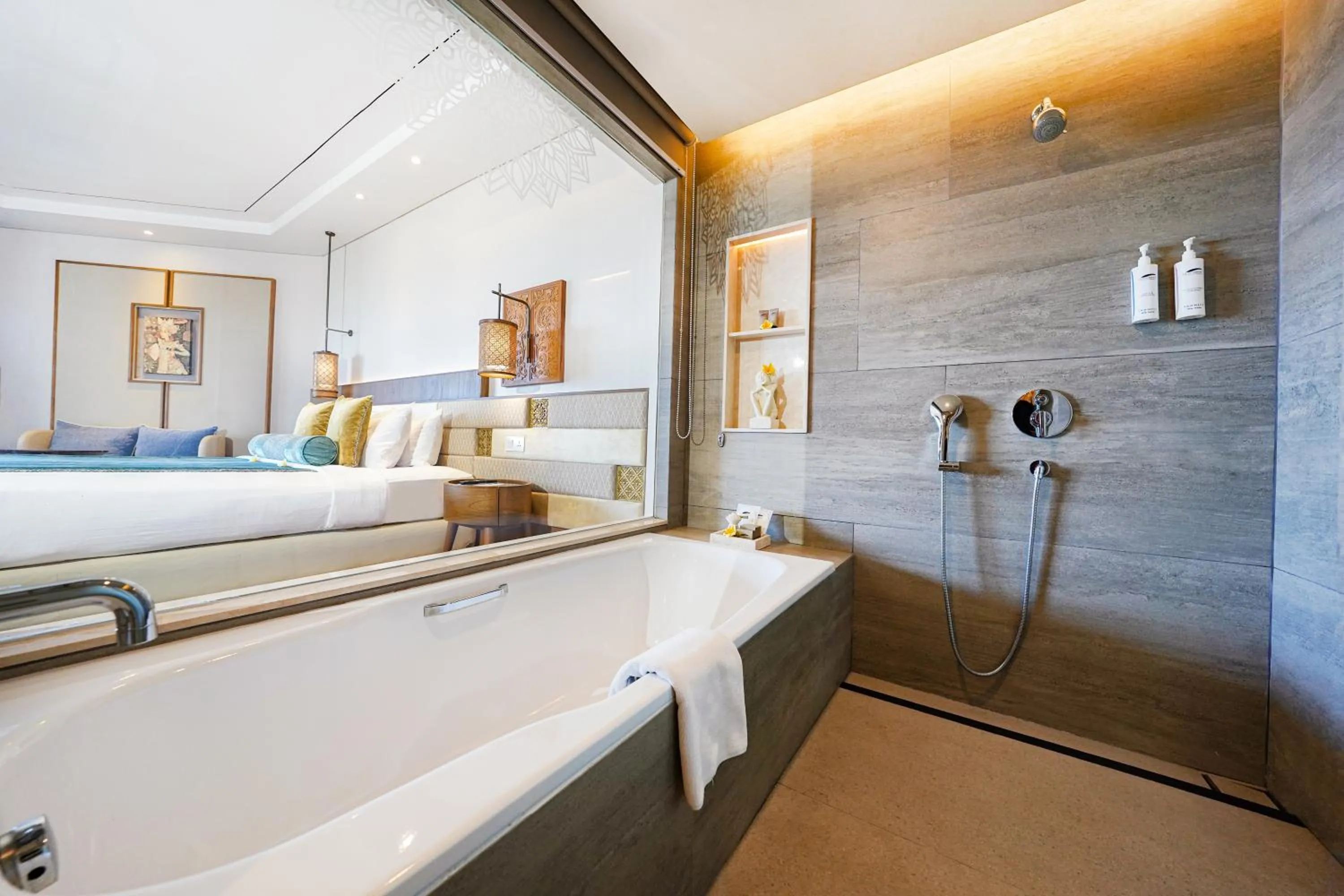 Bath, Bed in Grand Mirage Resort & Thalasso Bali