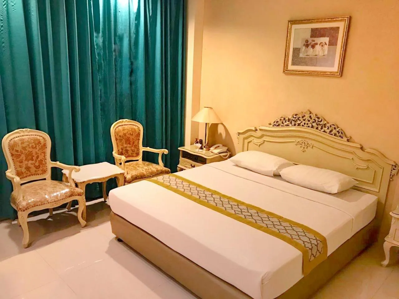 Bed in Hotel Indah Palace Solo