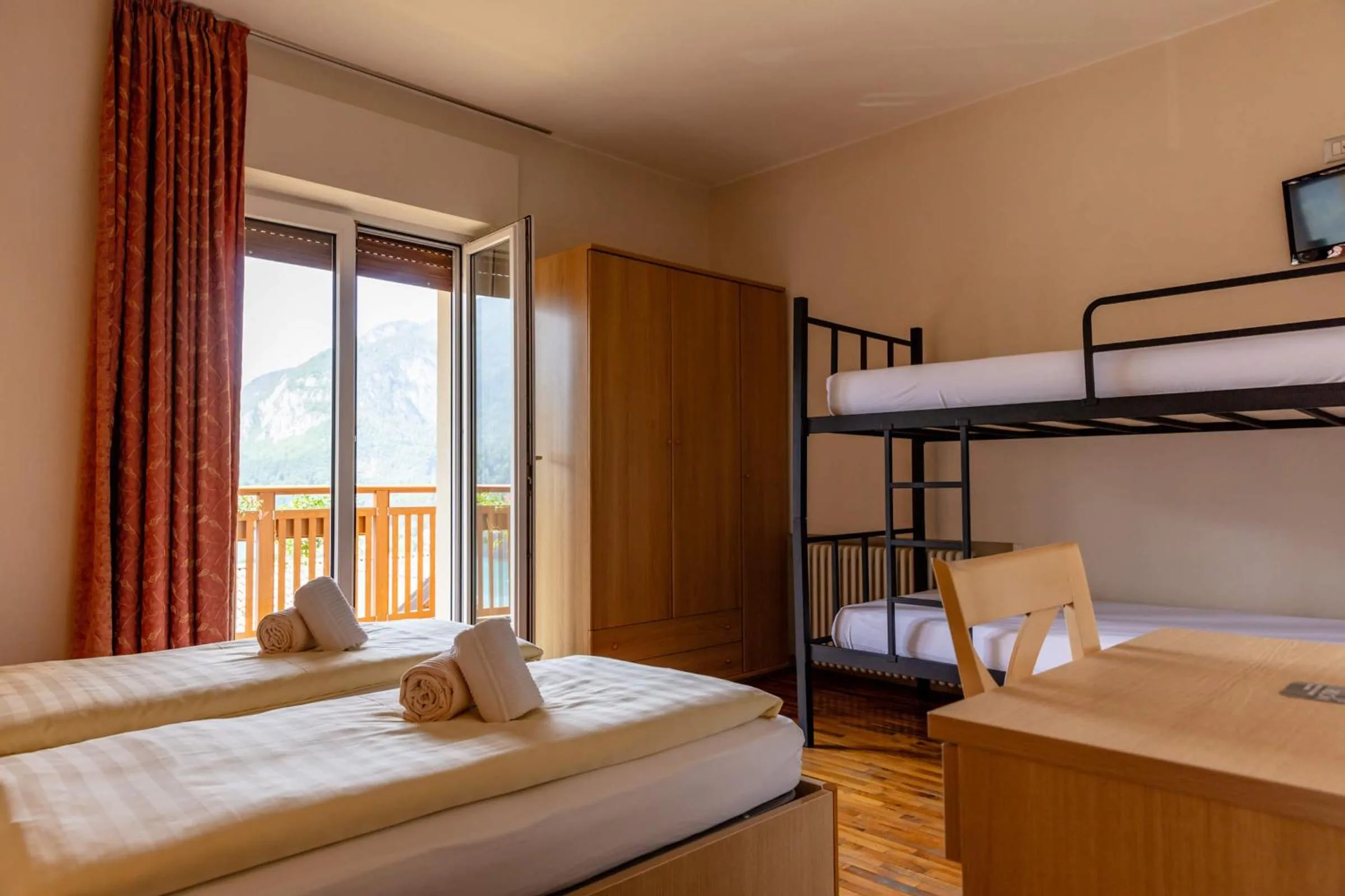 Bed in Hotel Lory - Molveno - Dolomiti