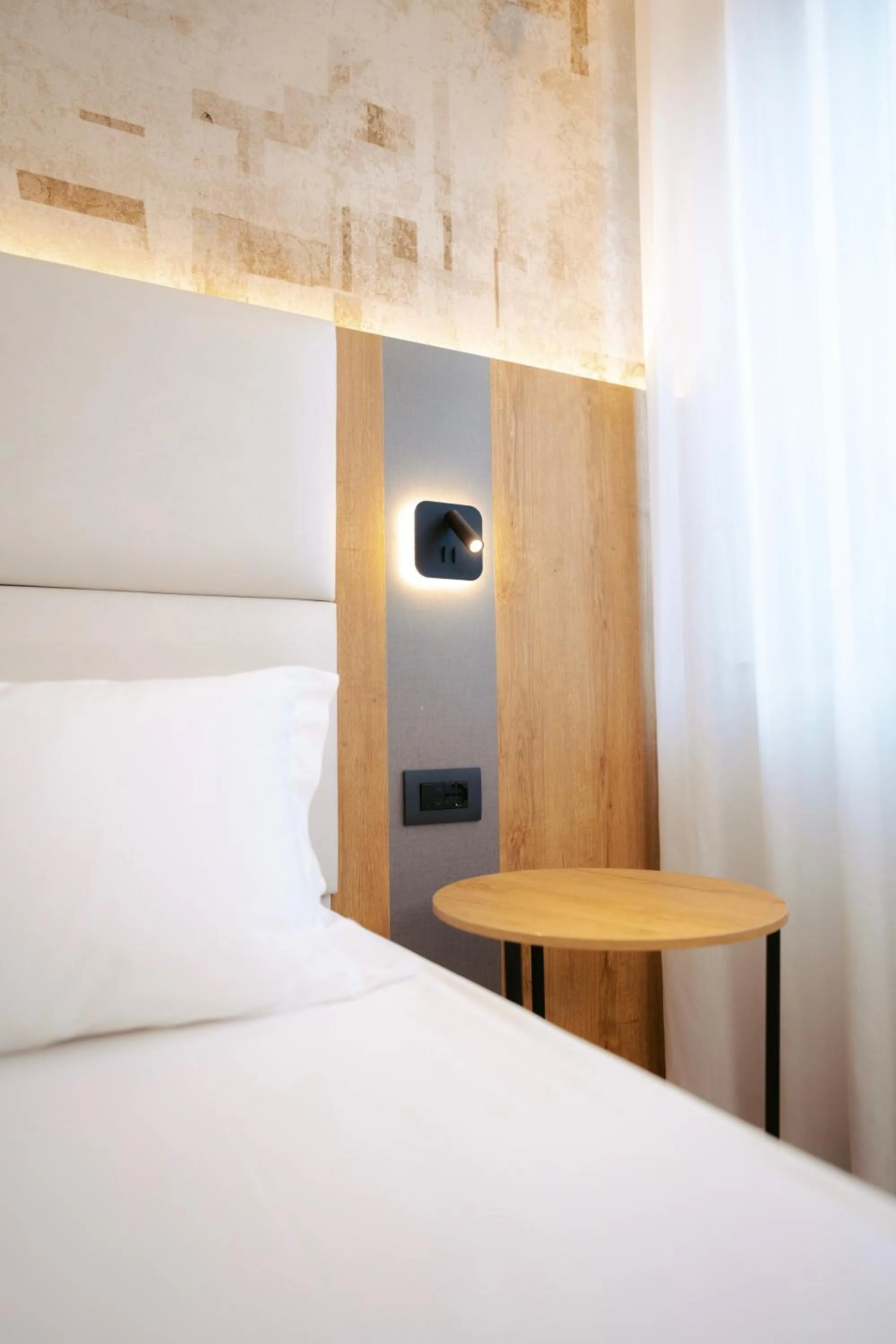 Bedroom, Bed in Hotel Everest