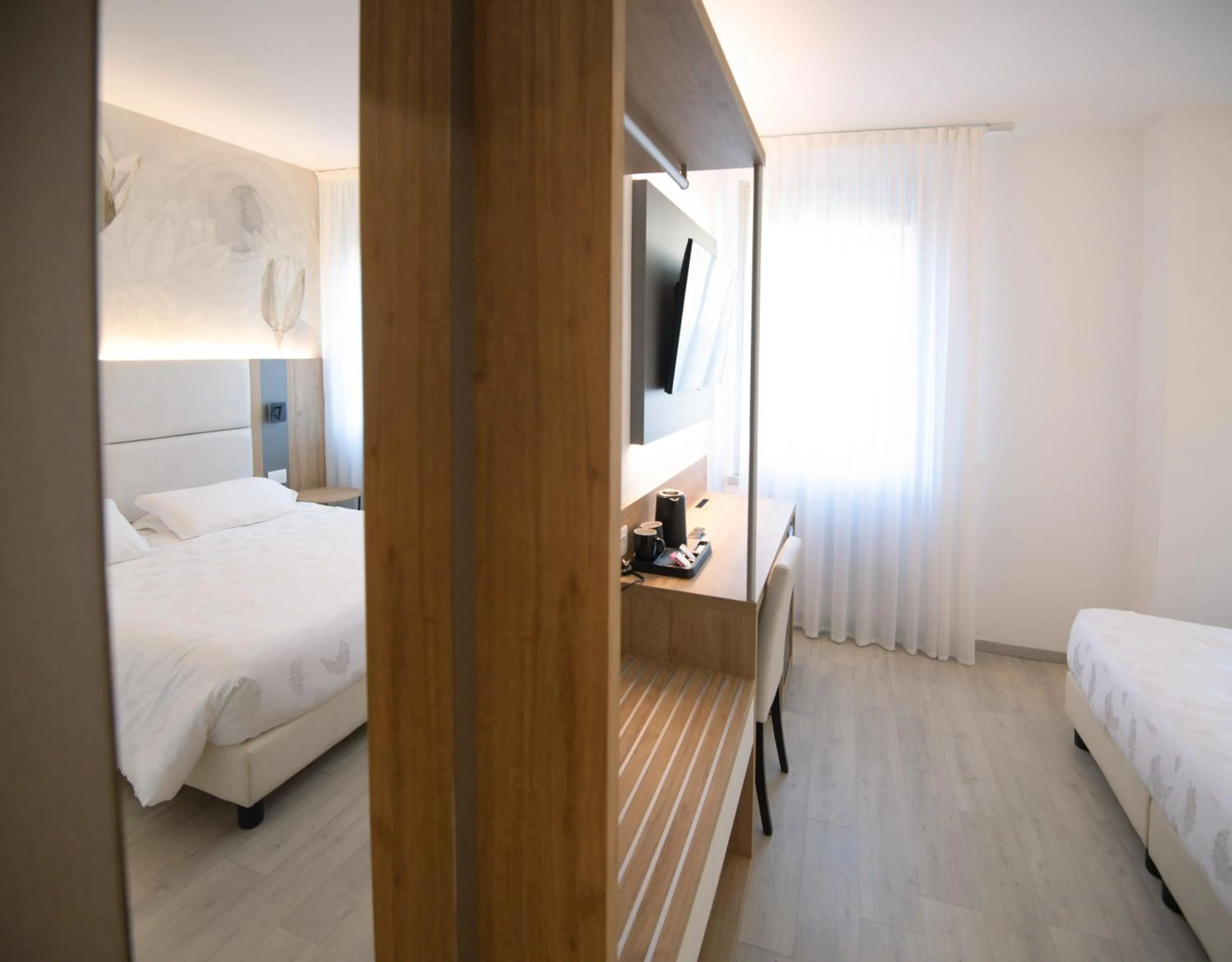 Bedroom, Bed in Hotel Everest