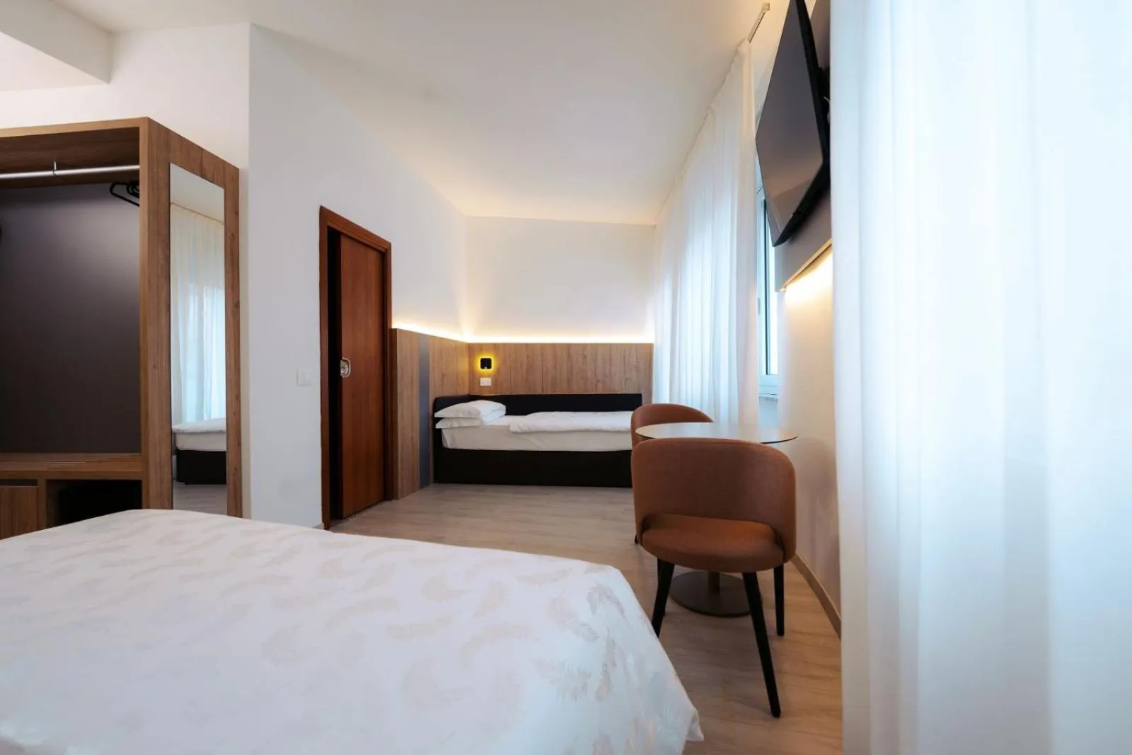 Bedroom, Bed in Hotel Everest