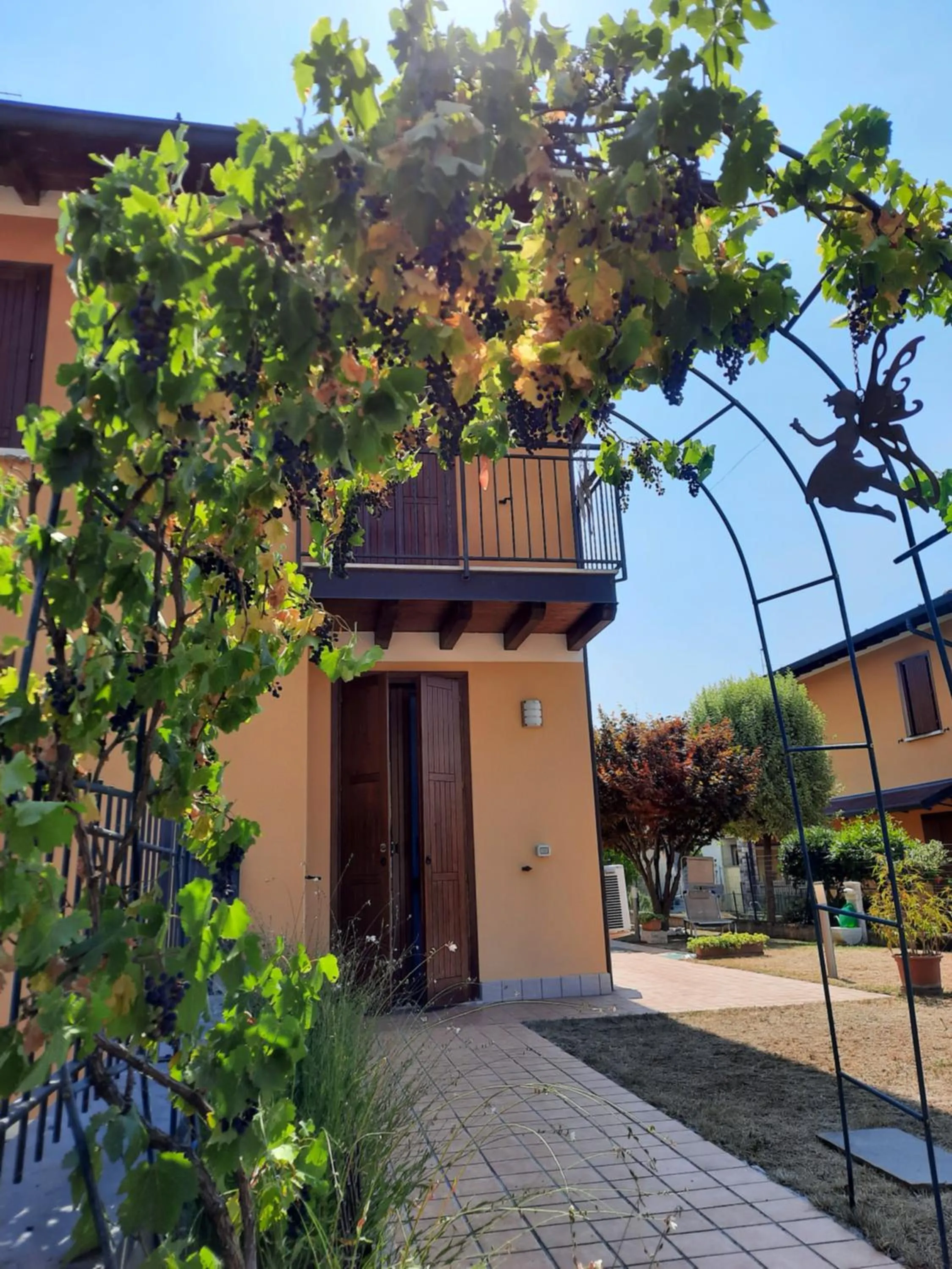 Property building in ACERO ROSSO B&B in Franciacorta