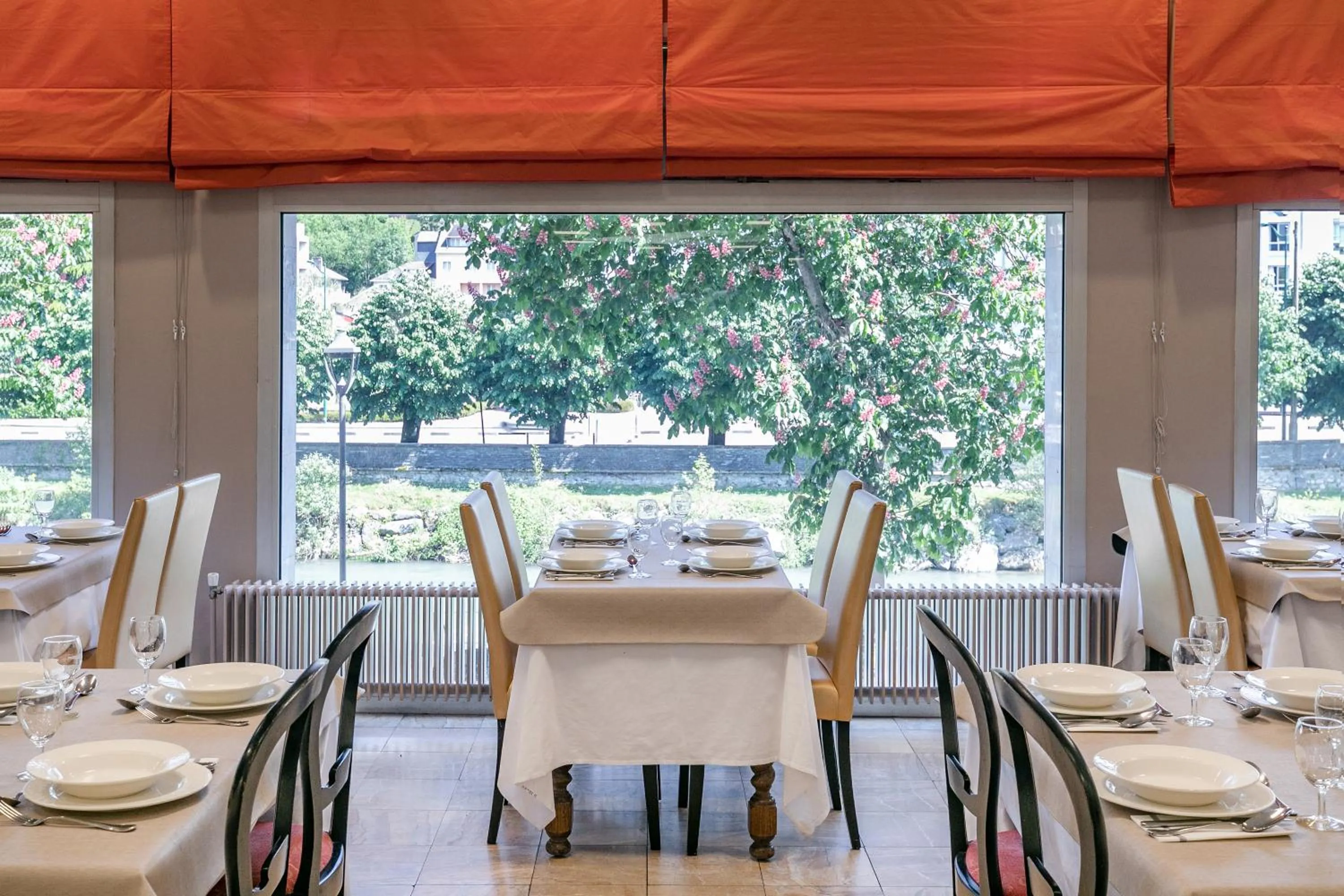 Restaurant/places to eat in Hôtel Miramont