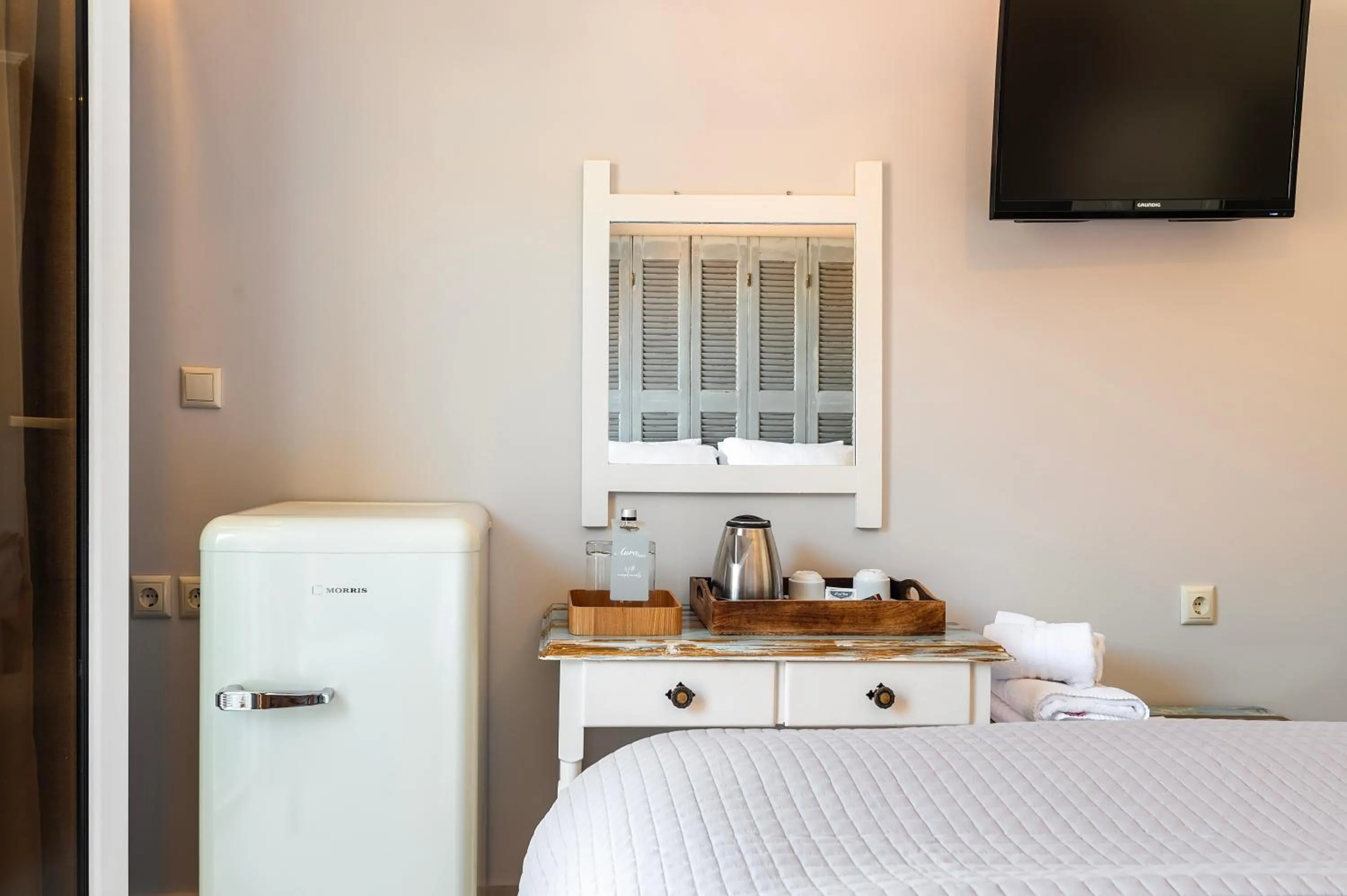 Photo of the whole room in Avra