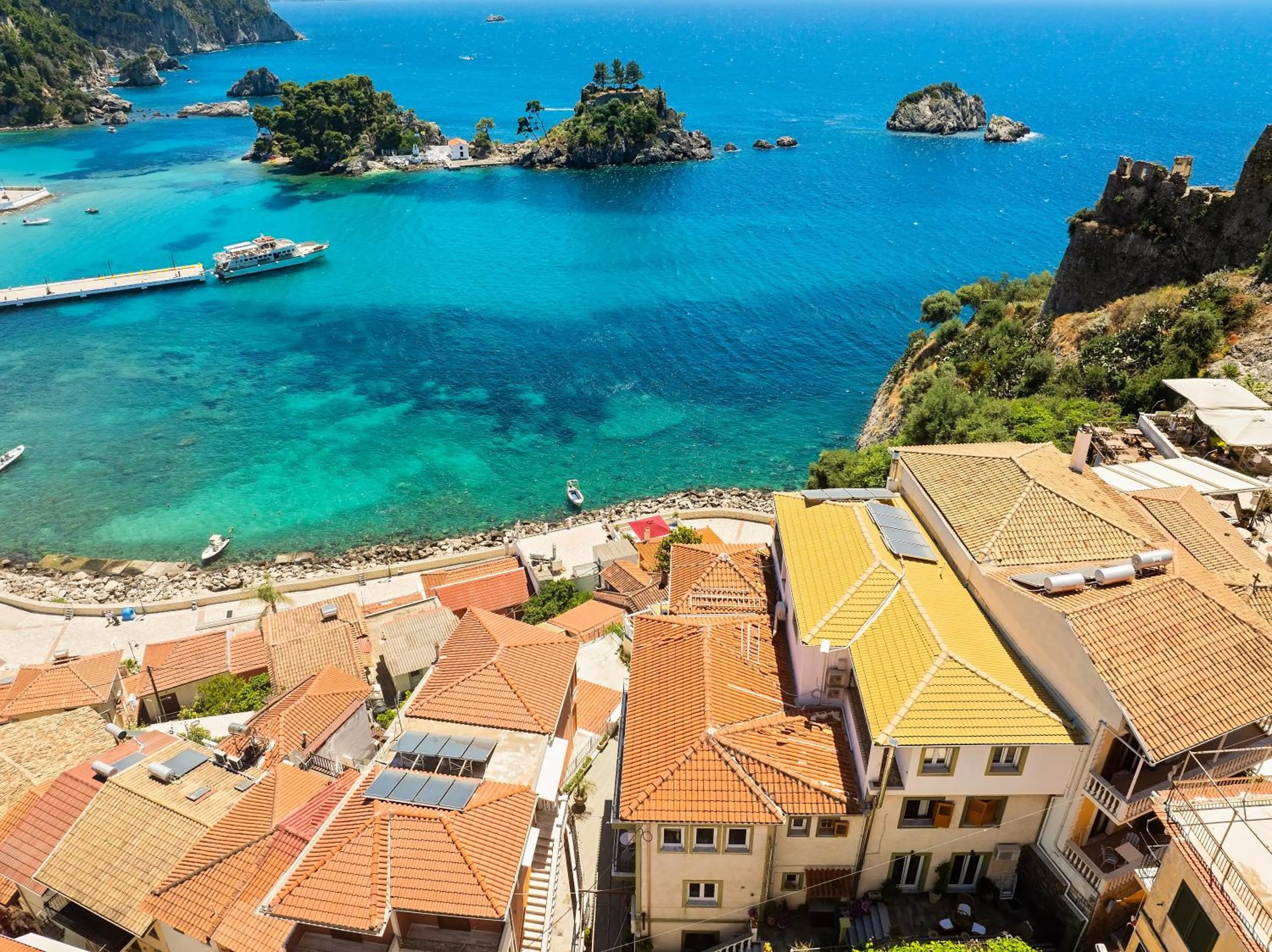 Property building in Avra