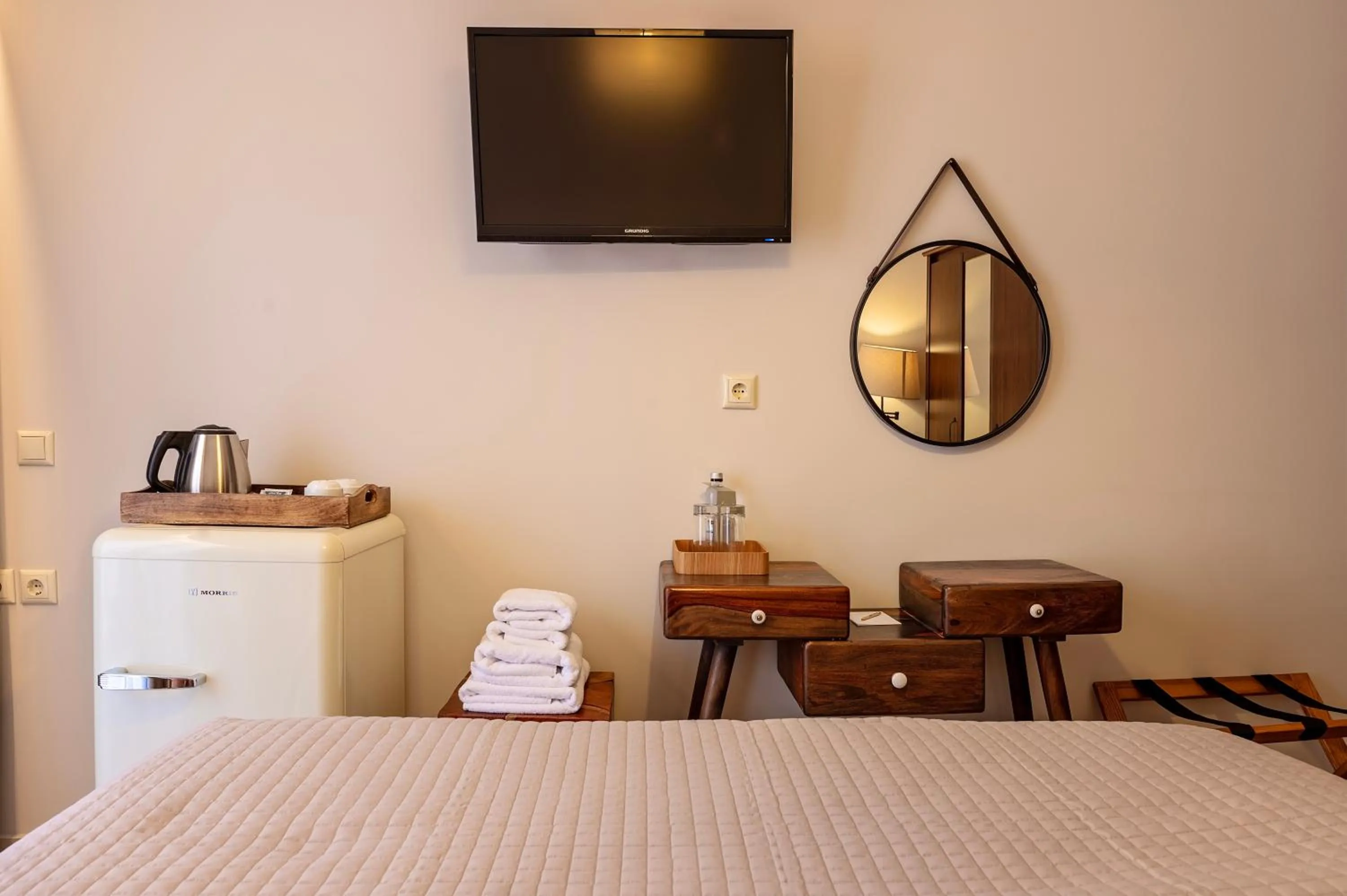 TV and multimedia in Avra