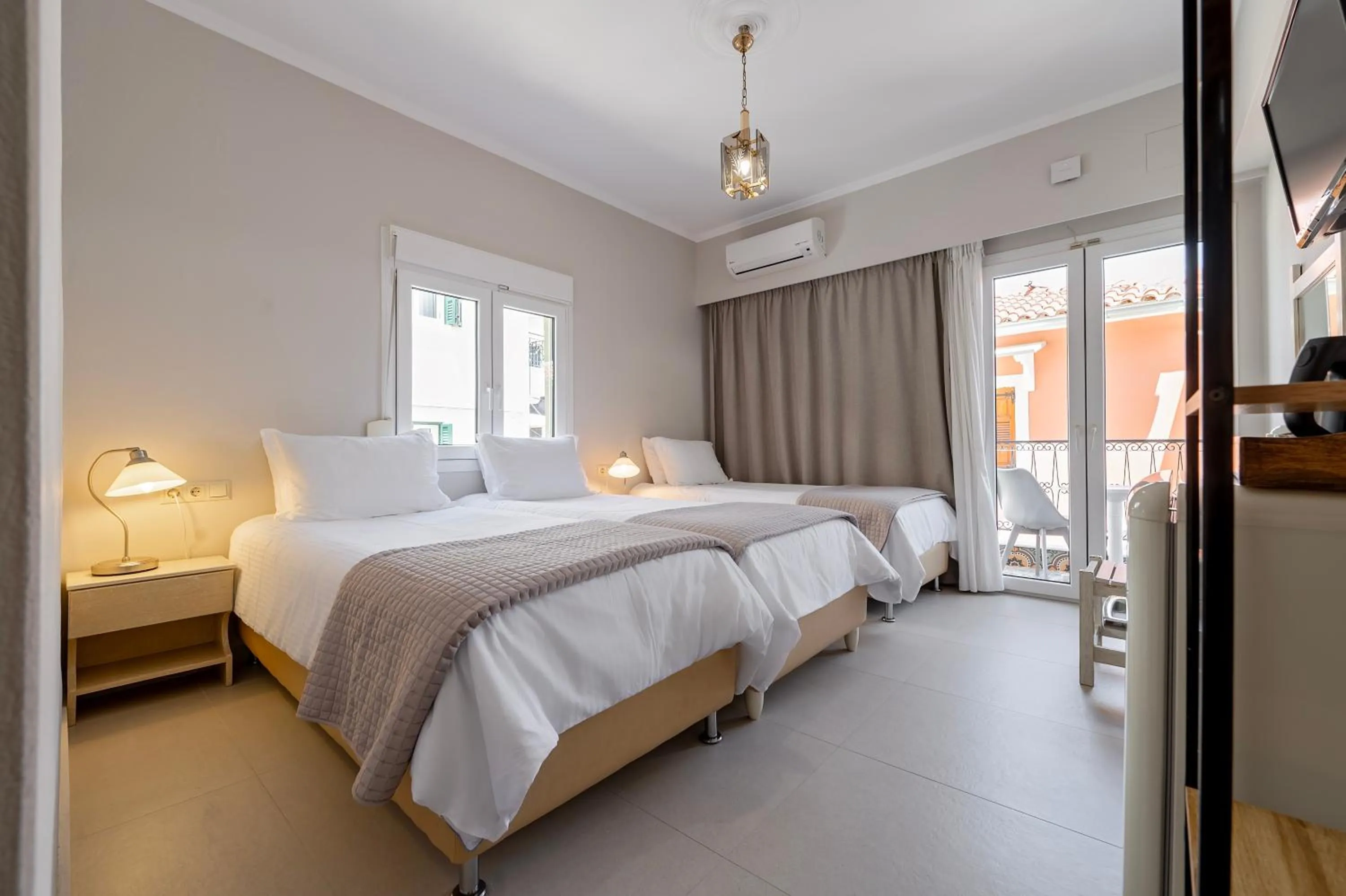 TV and multimedia in Avra