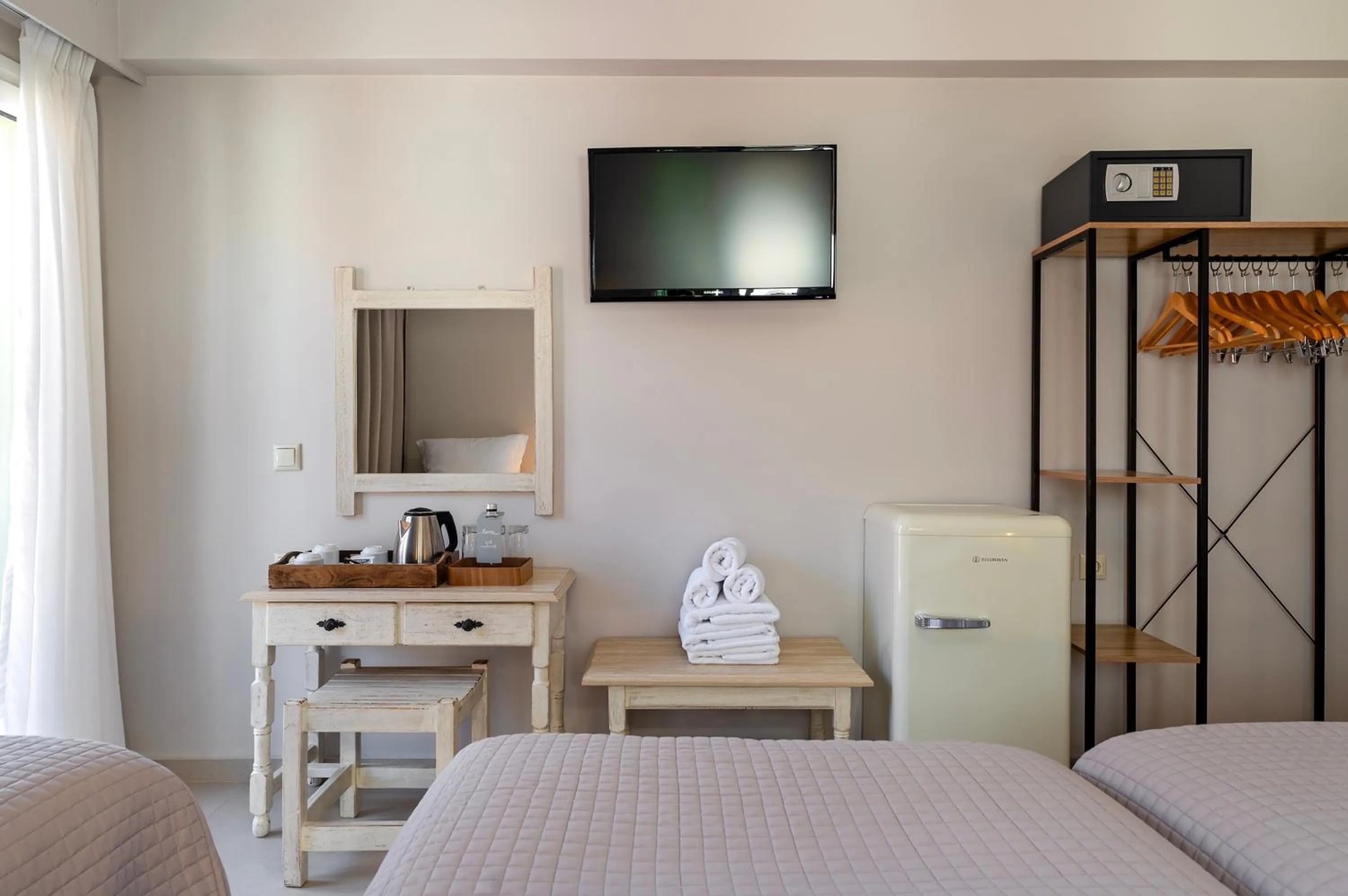 TV and multimedia in Avra