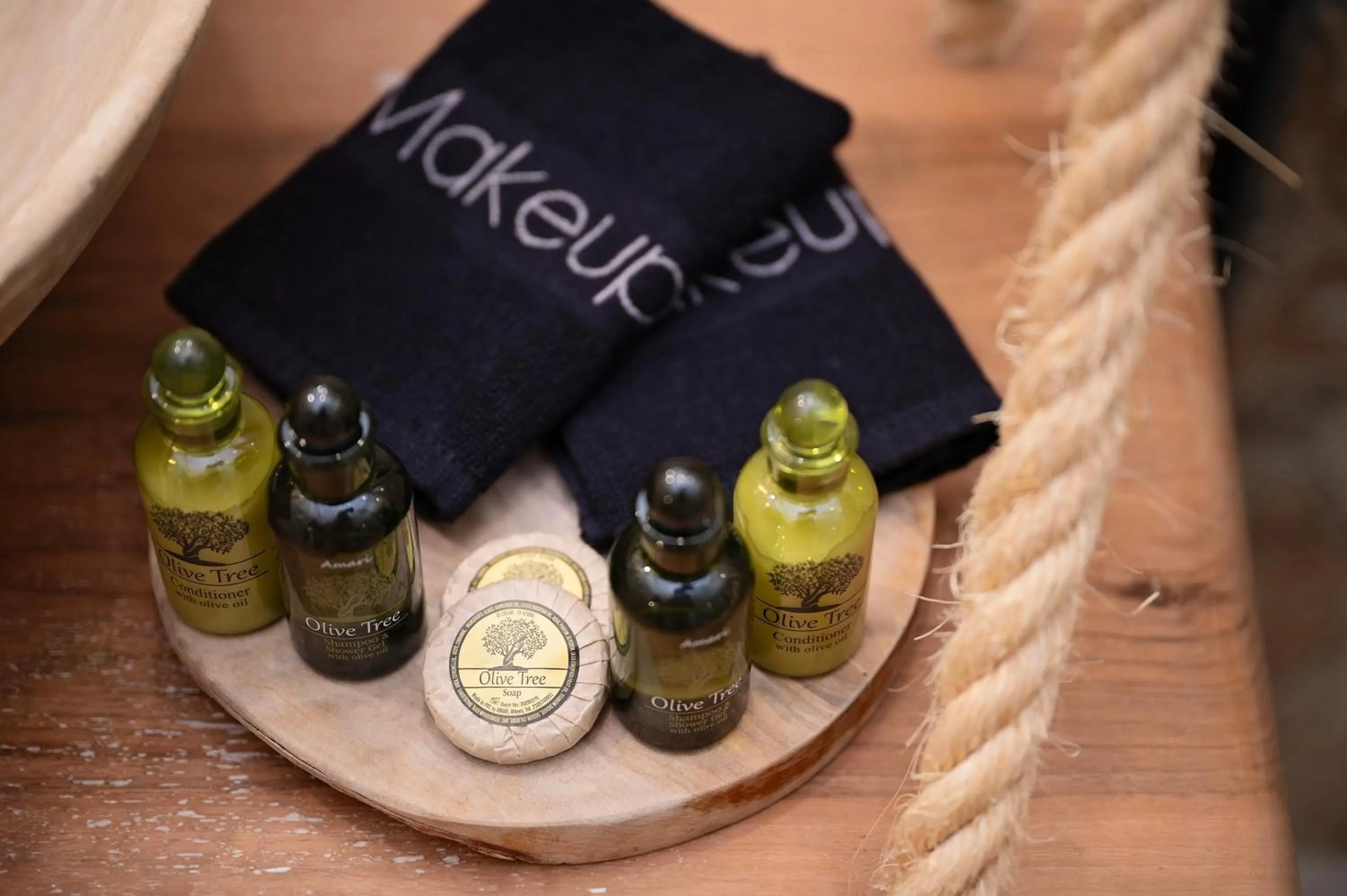 Text overlay in Avra