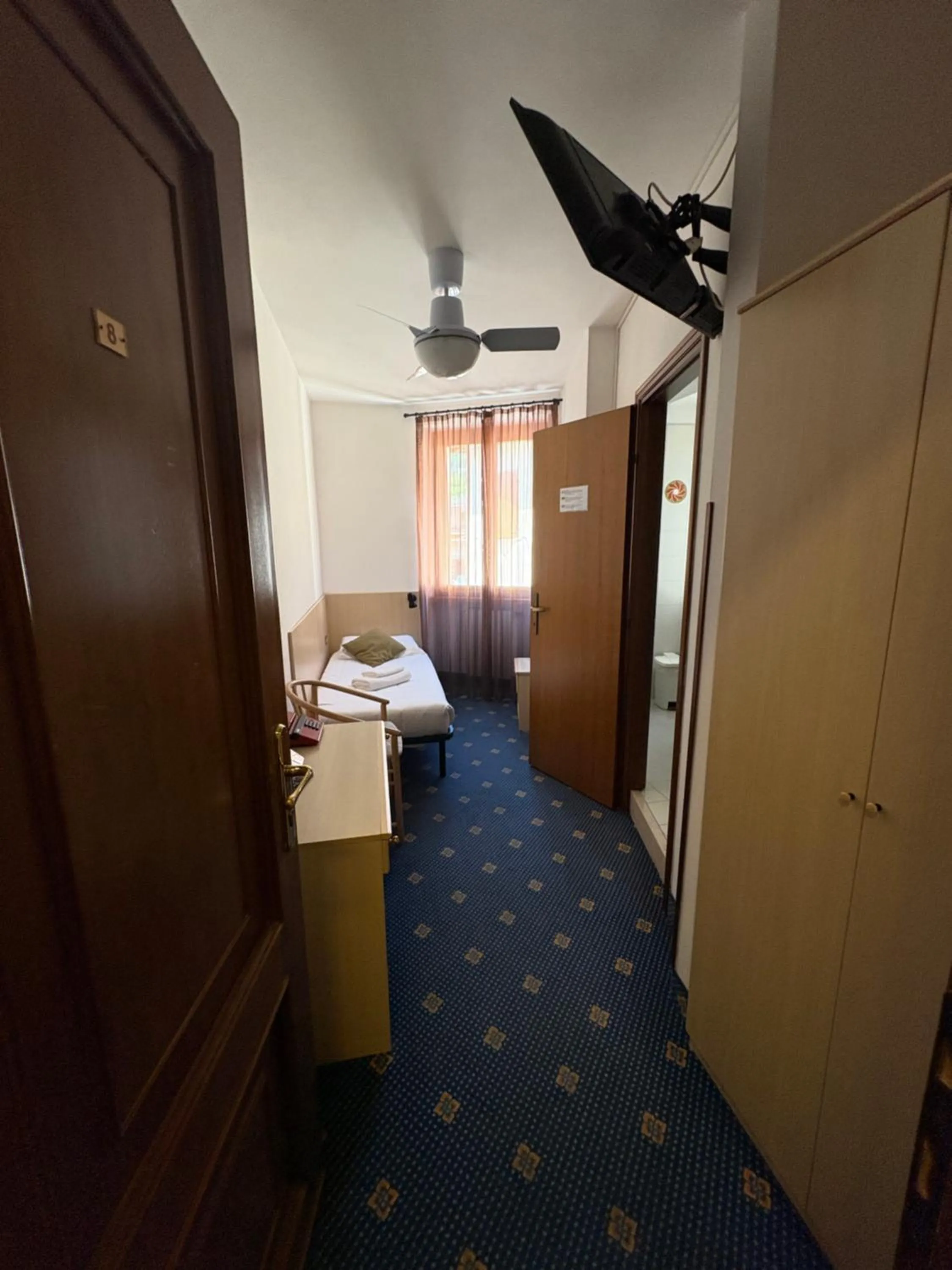 TV and multimedia, Bed in Garnì Hotel Tignale