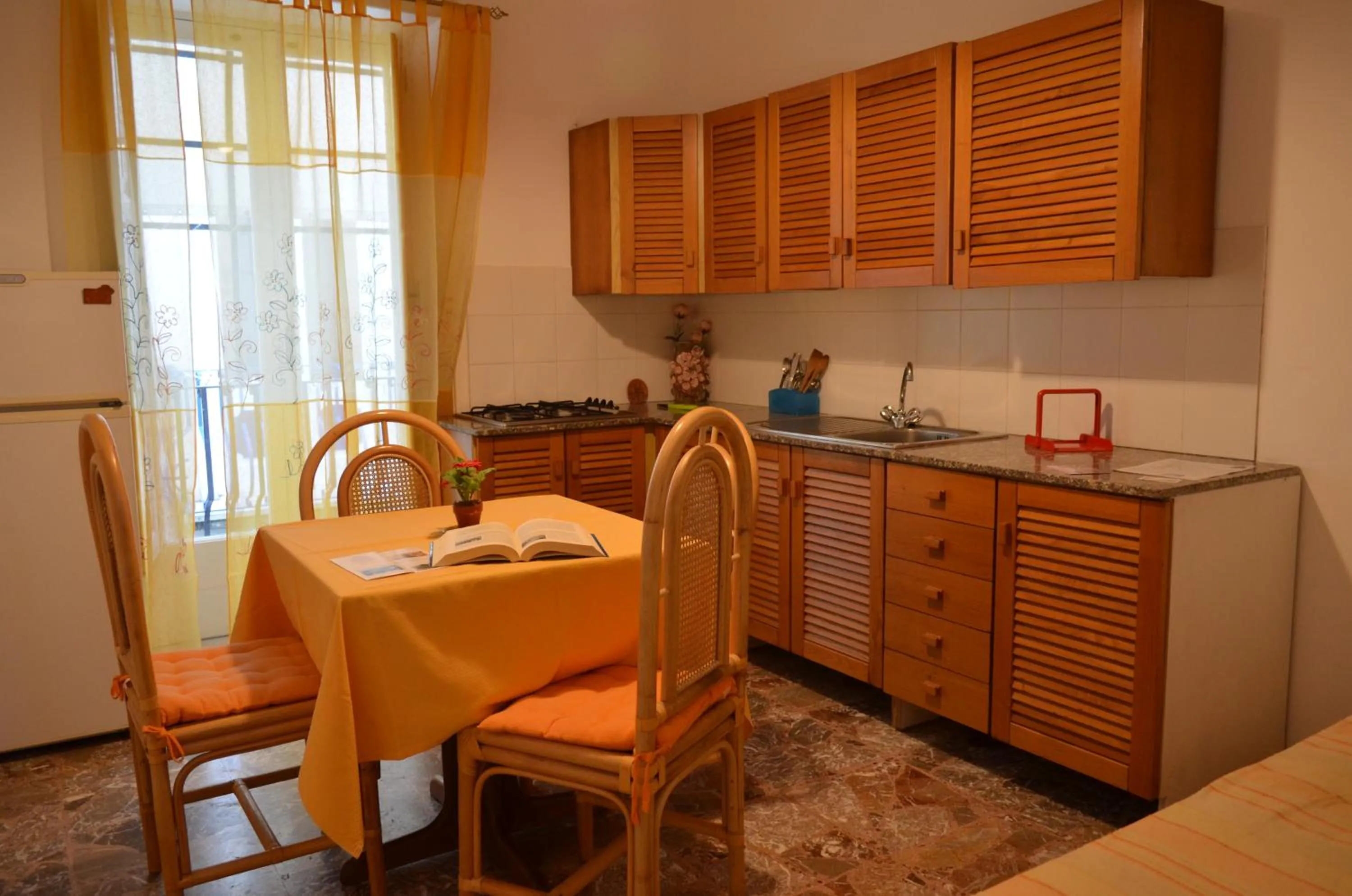 Kitchen or kitchenette in Case Vacanze Arcobaleno