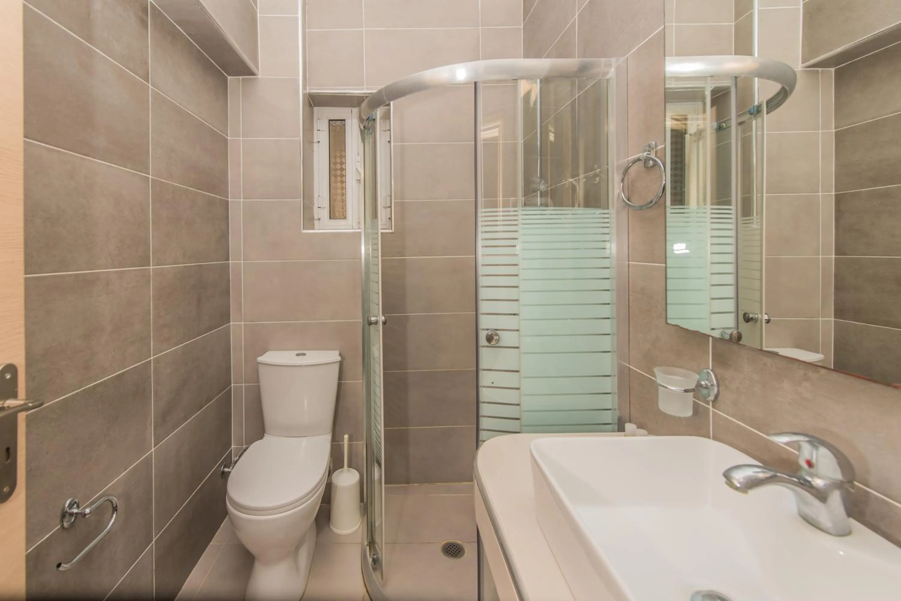 Shower in Planos Beach Hotel