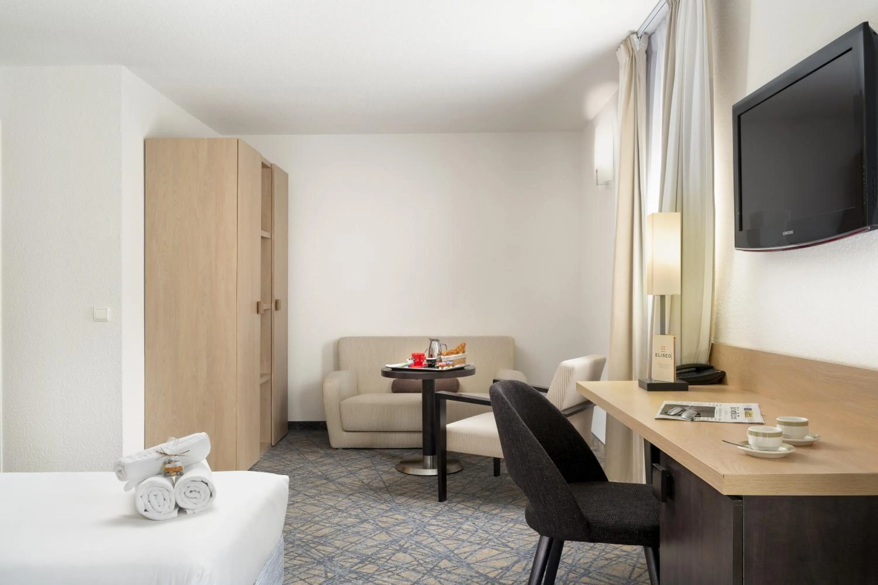 Photo of the whole room, Bed in Hôtel Eliseo