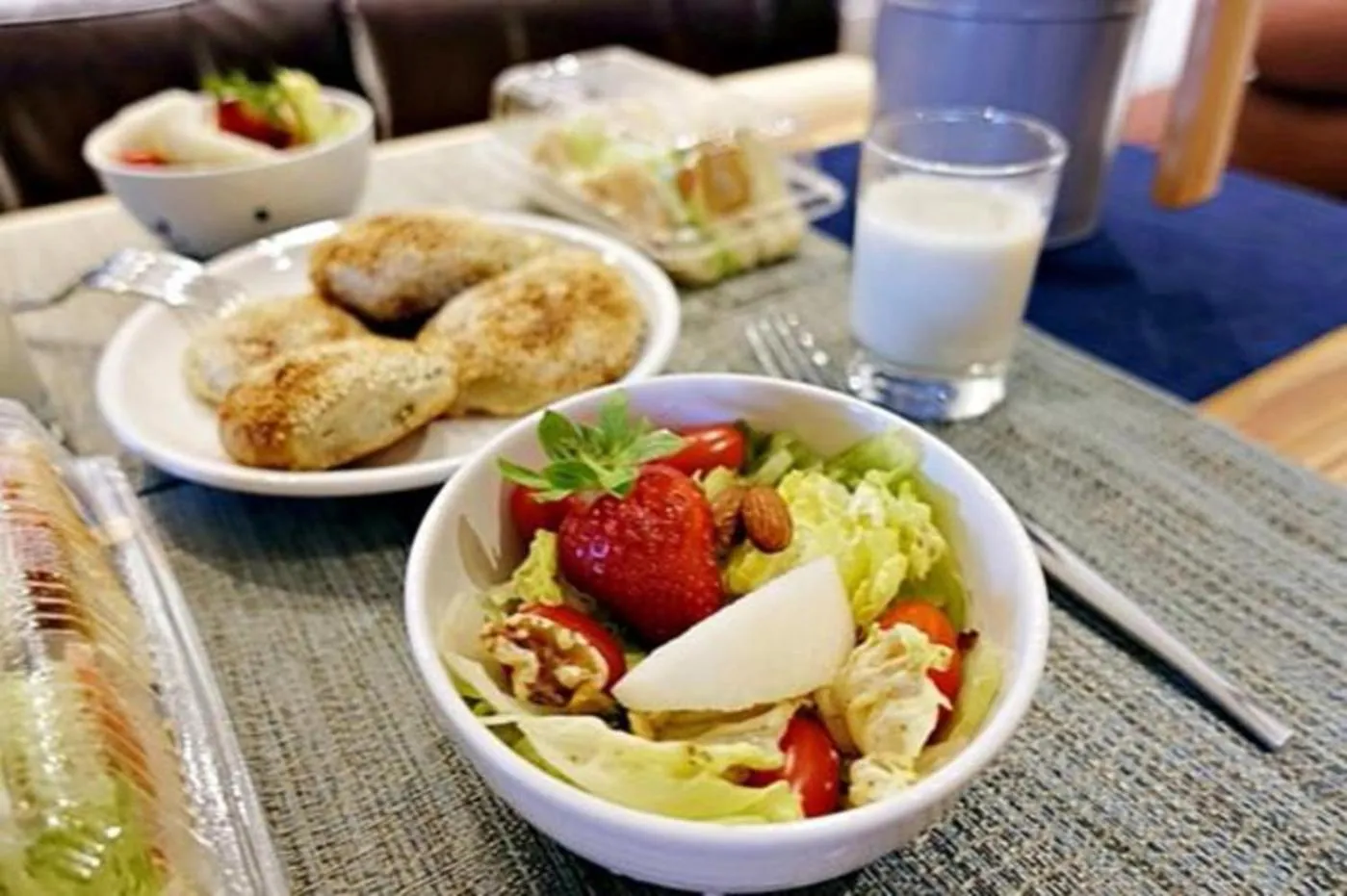 Breakfast in The Sunbeam Hideaway B&B