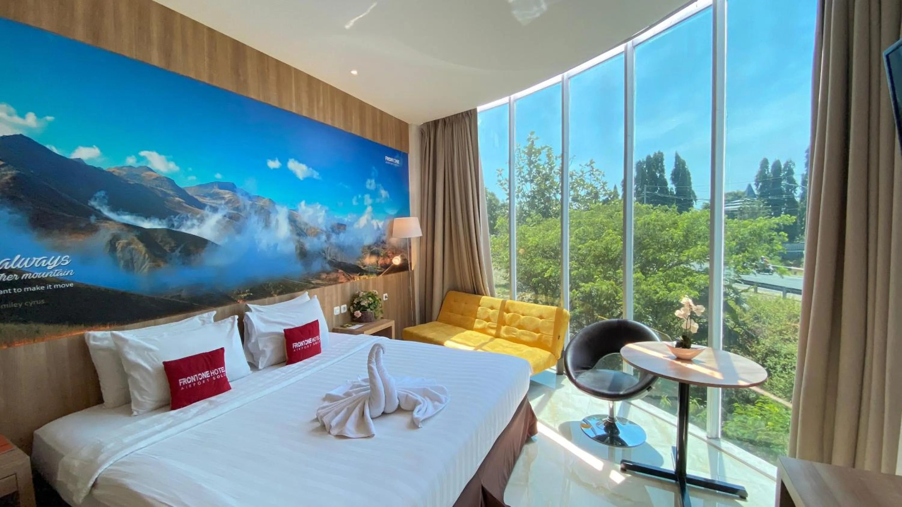 Bed in Front One Hotel Airport Solo