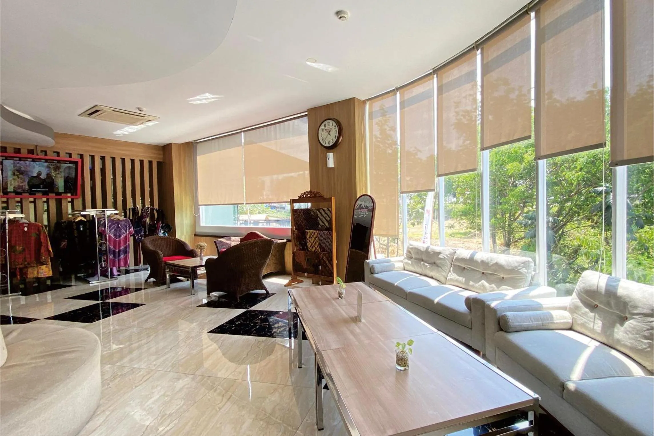 Front One Hotel Airport Solo