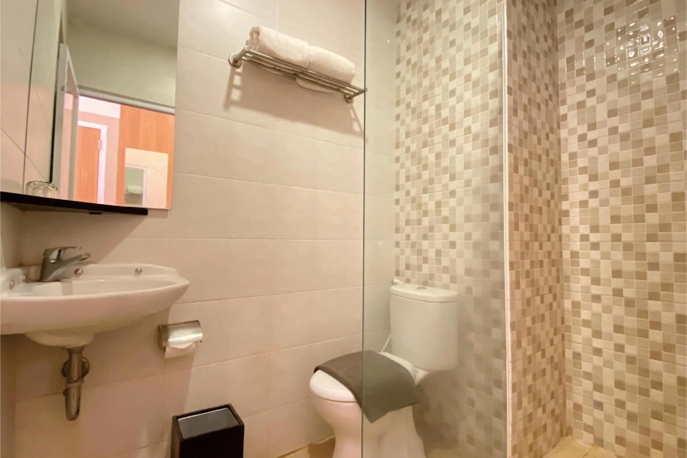 Front One Hotel Airport Solo