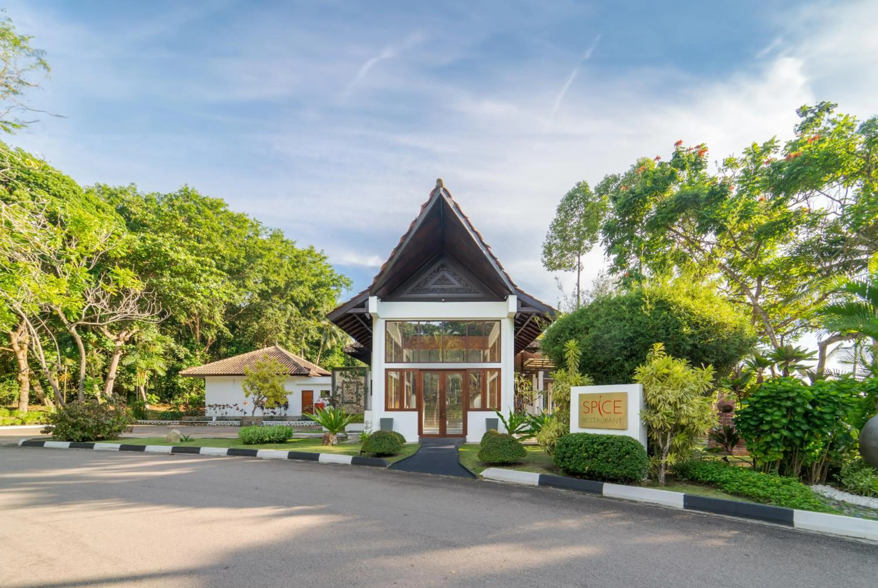 Restaurant/places to eat in Mayang Sari Beach Resort