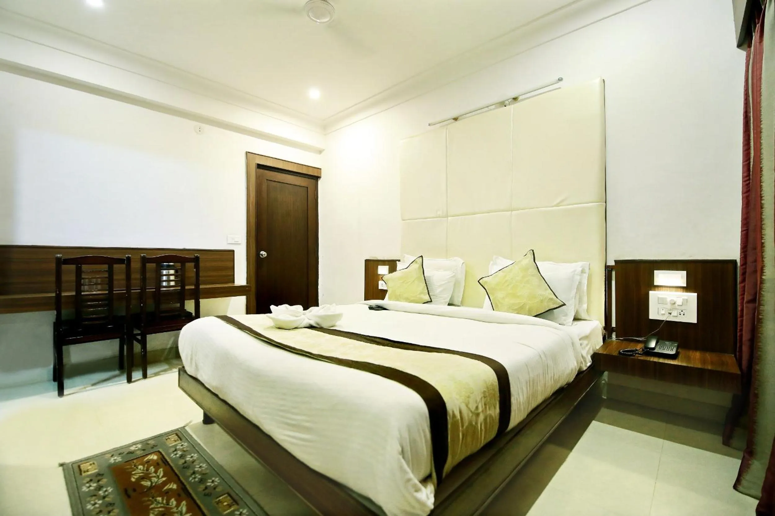Bed in Hotel Sunflower Udaipur
