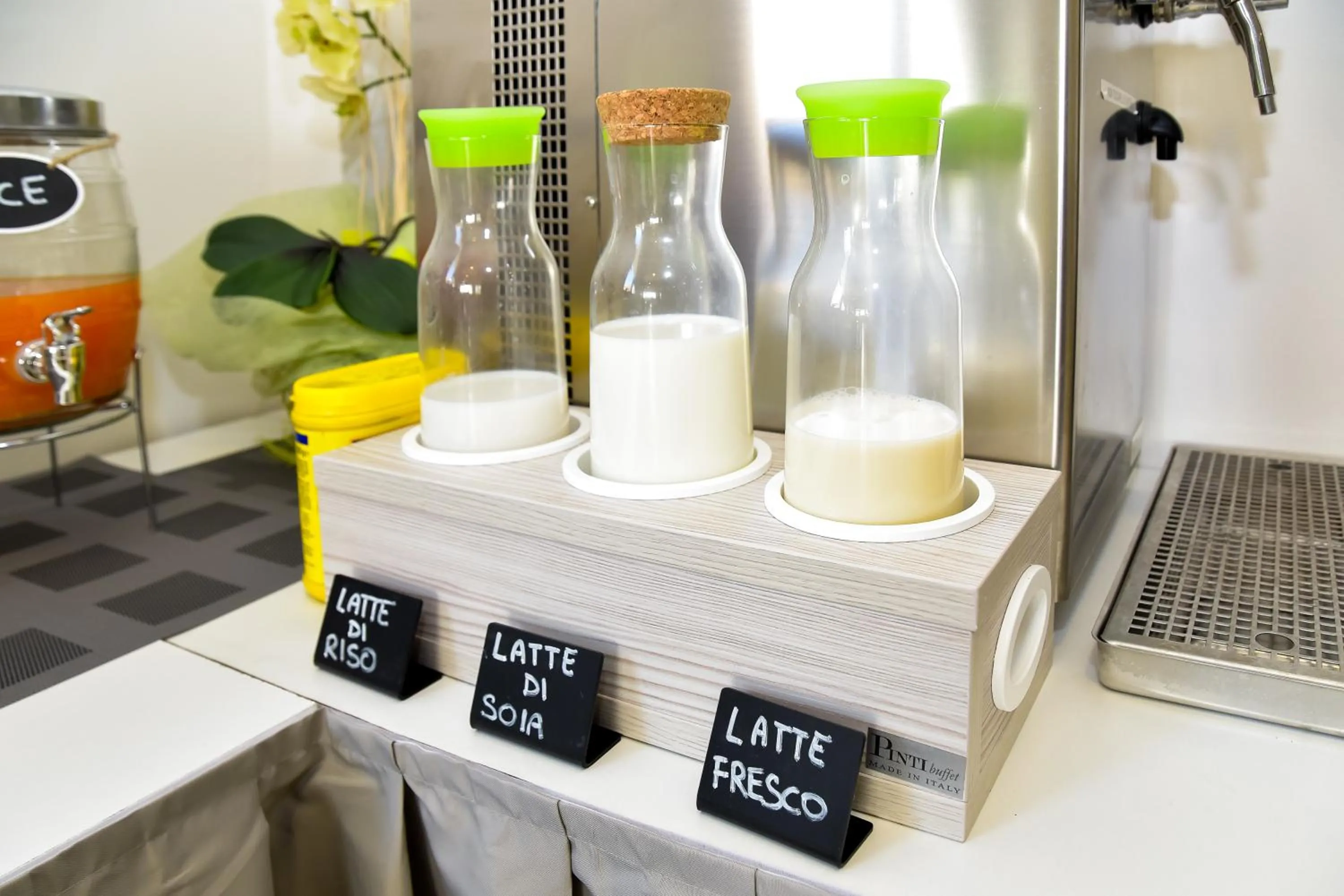 Restaurant/places to eat in Hotel Concorde