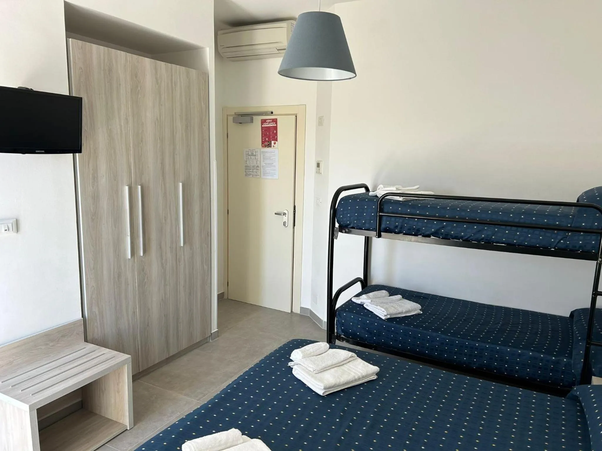 Bedroom, Bed in Hotel Concorde