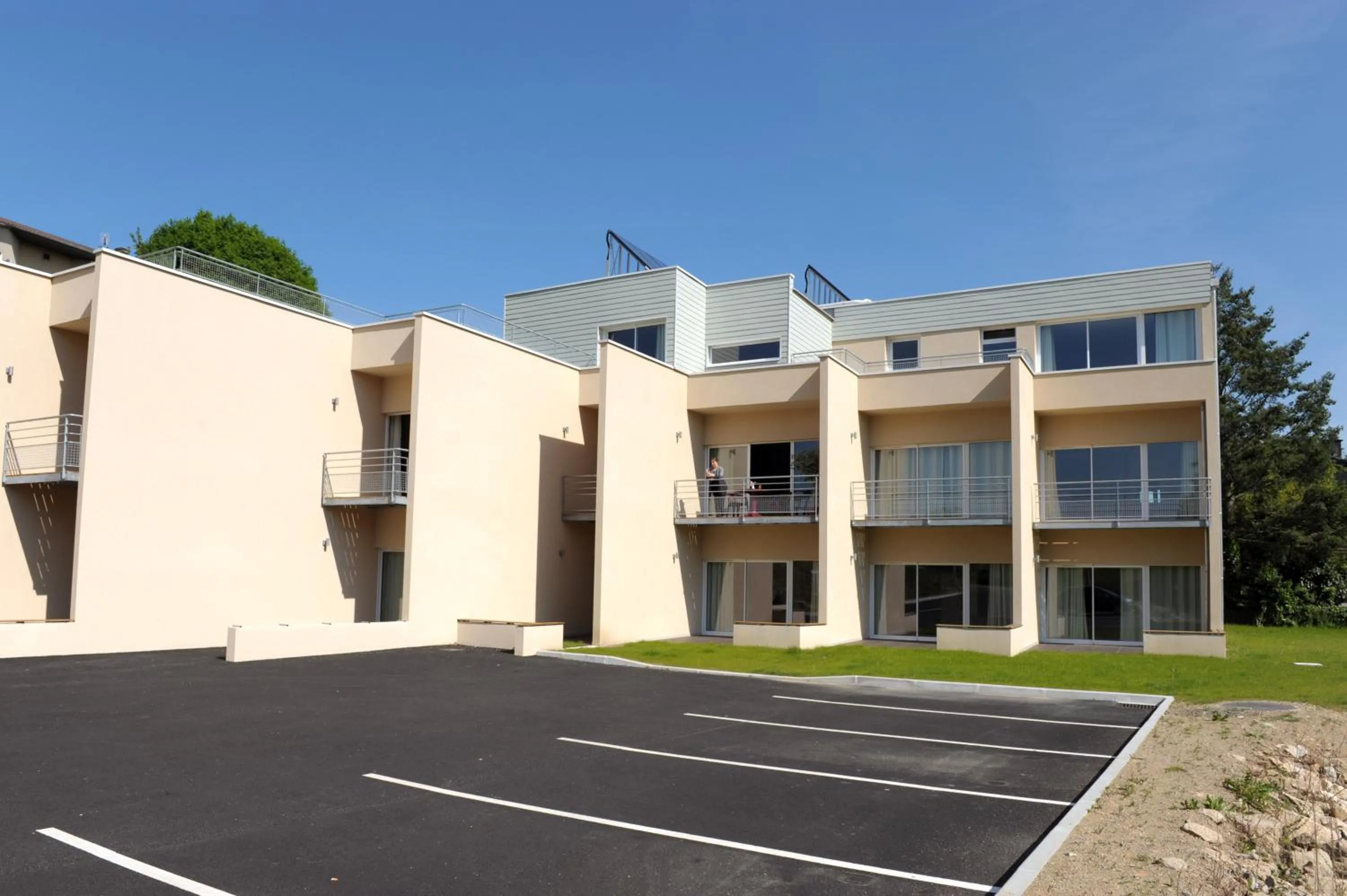 Facade/entrance in The Originals City, Hôtel de France, Bessines-sur-Gartempe