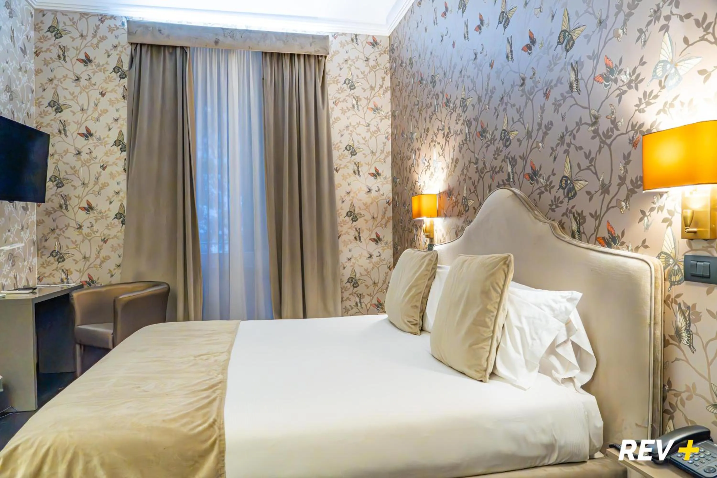 Photo of the whole room, Bed in Via Veneto Suites