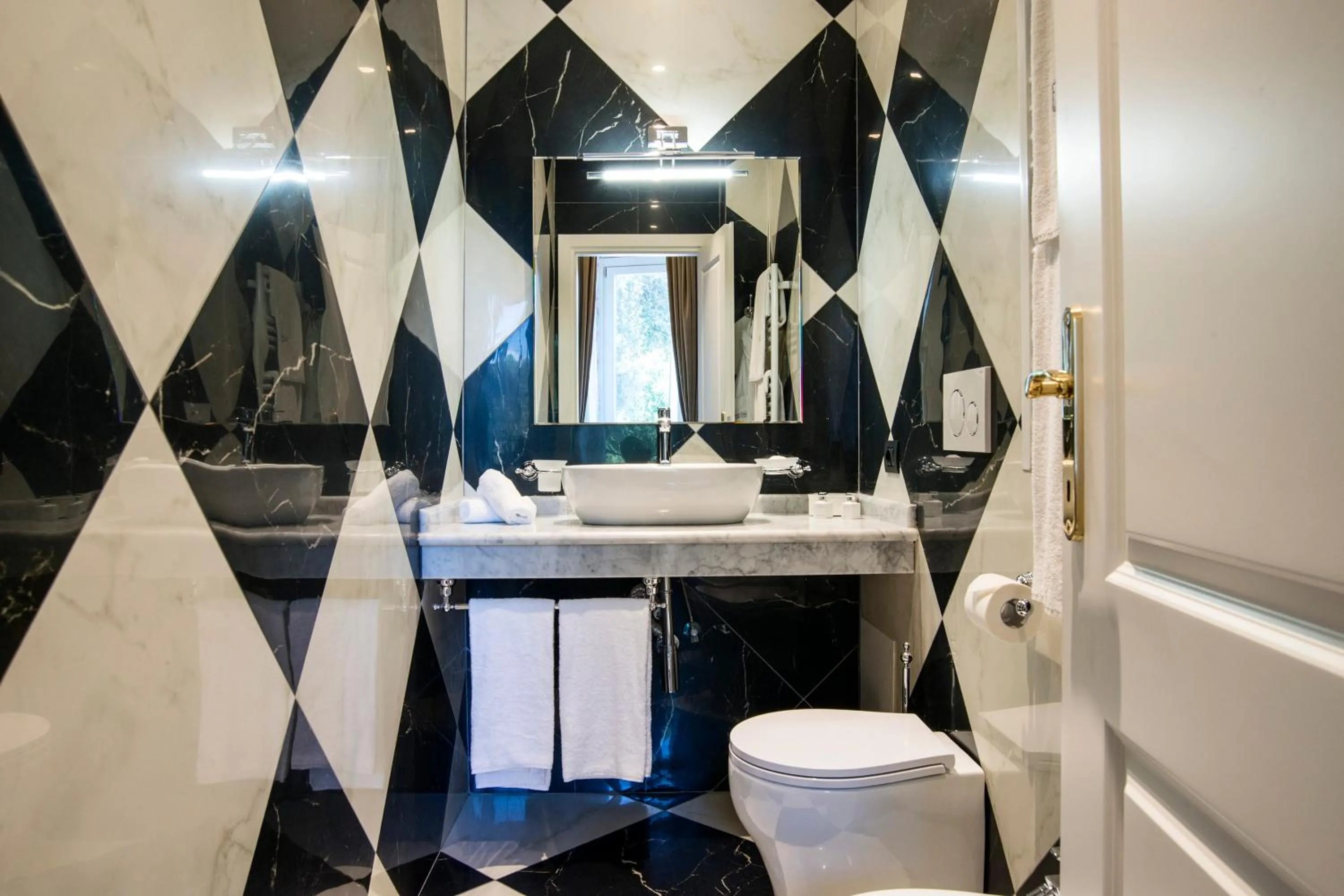 Bathroom in Via Veneto Suites