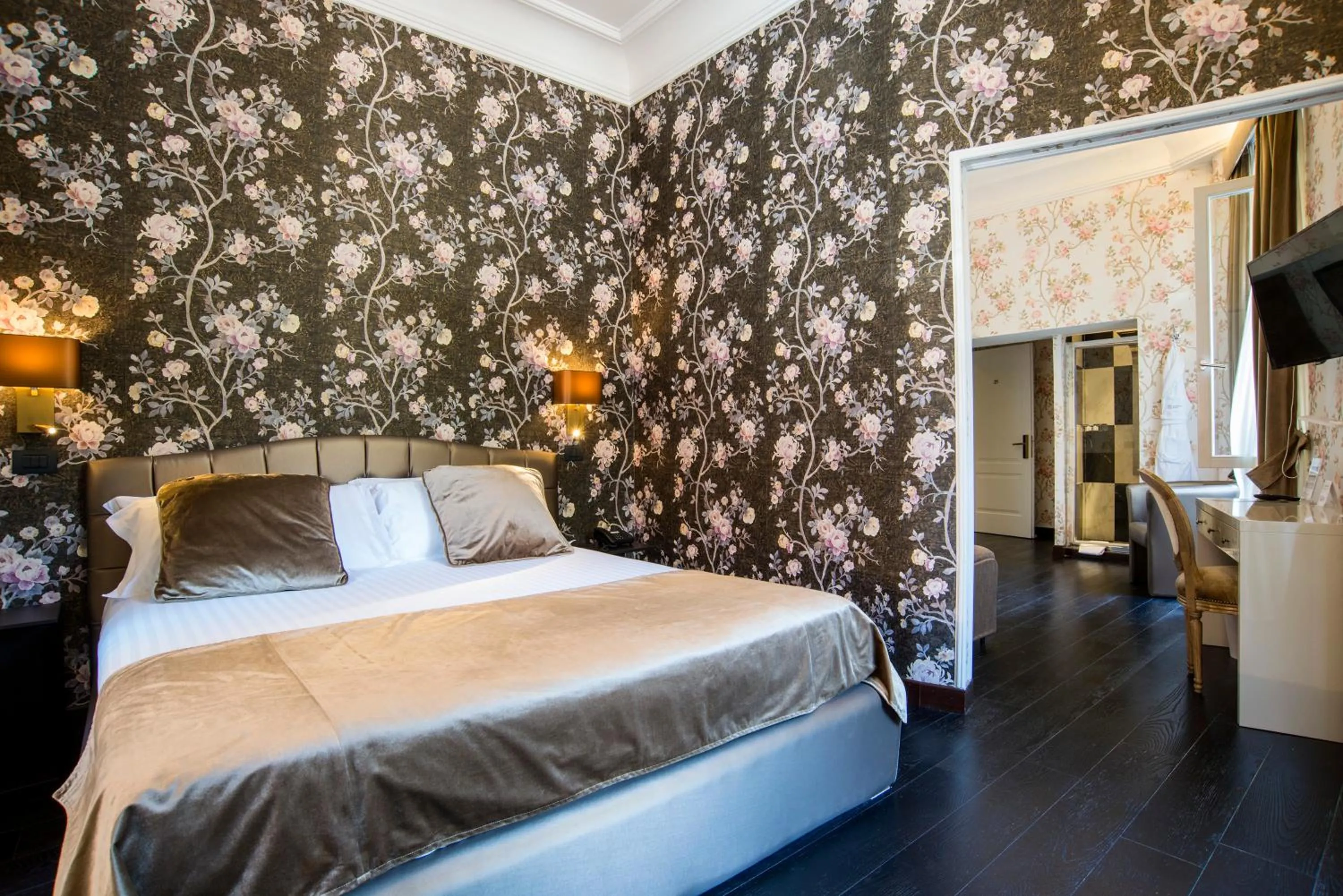 Bedroom, Bed in Via Veneto Suites