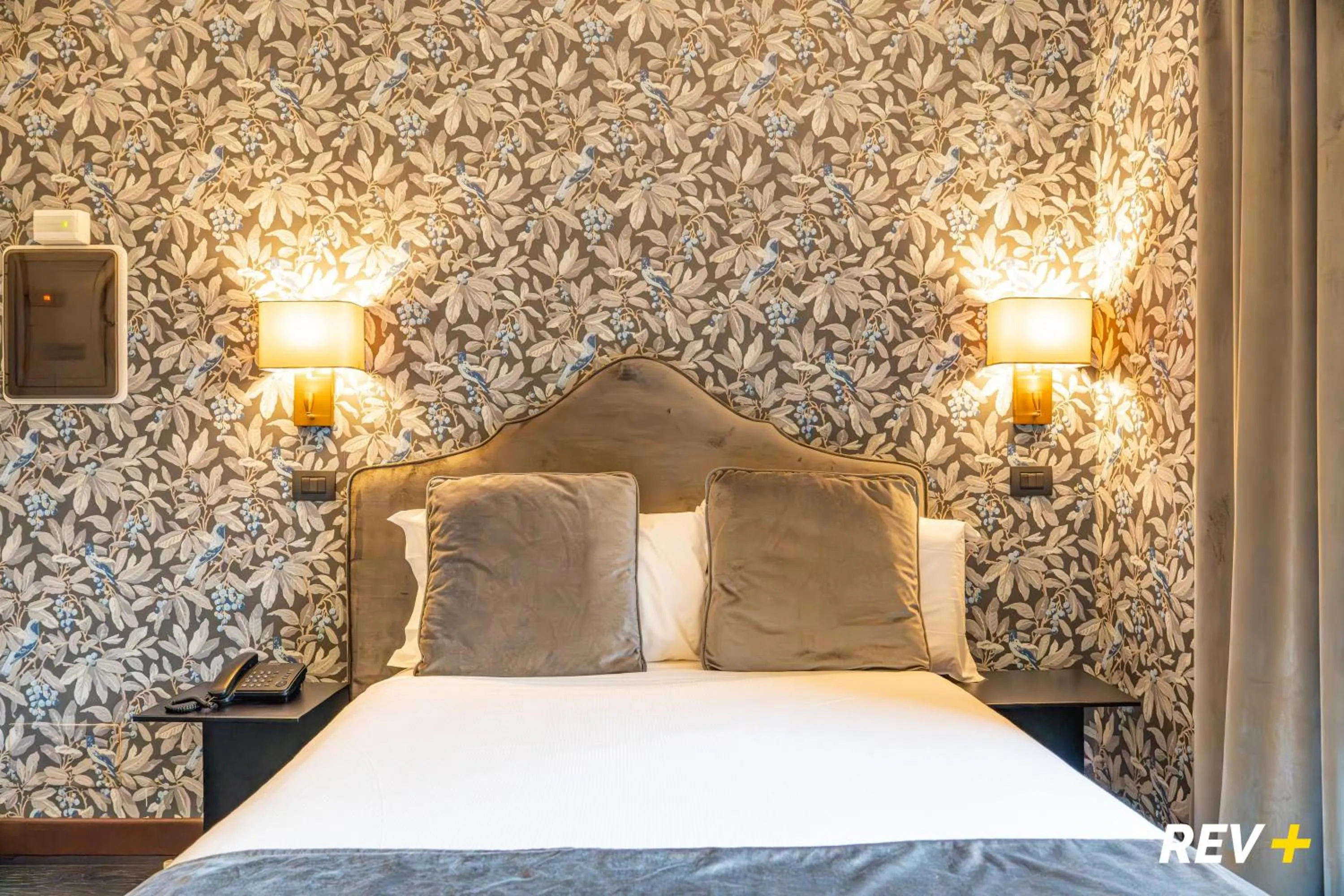 Photo of the whole room, Bed in Via Veneto Suites