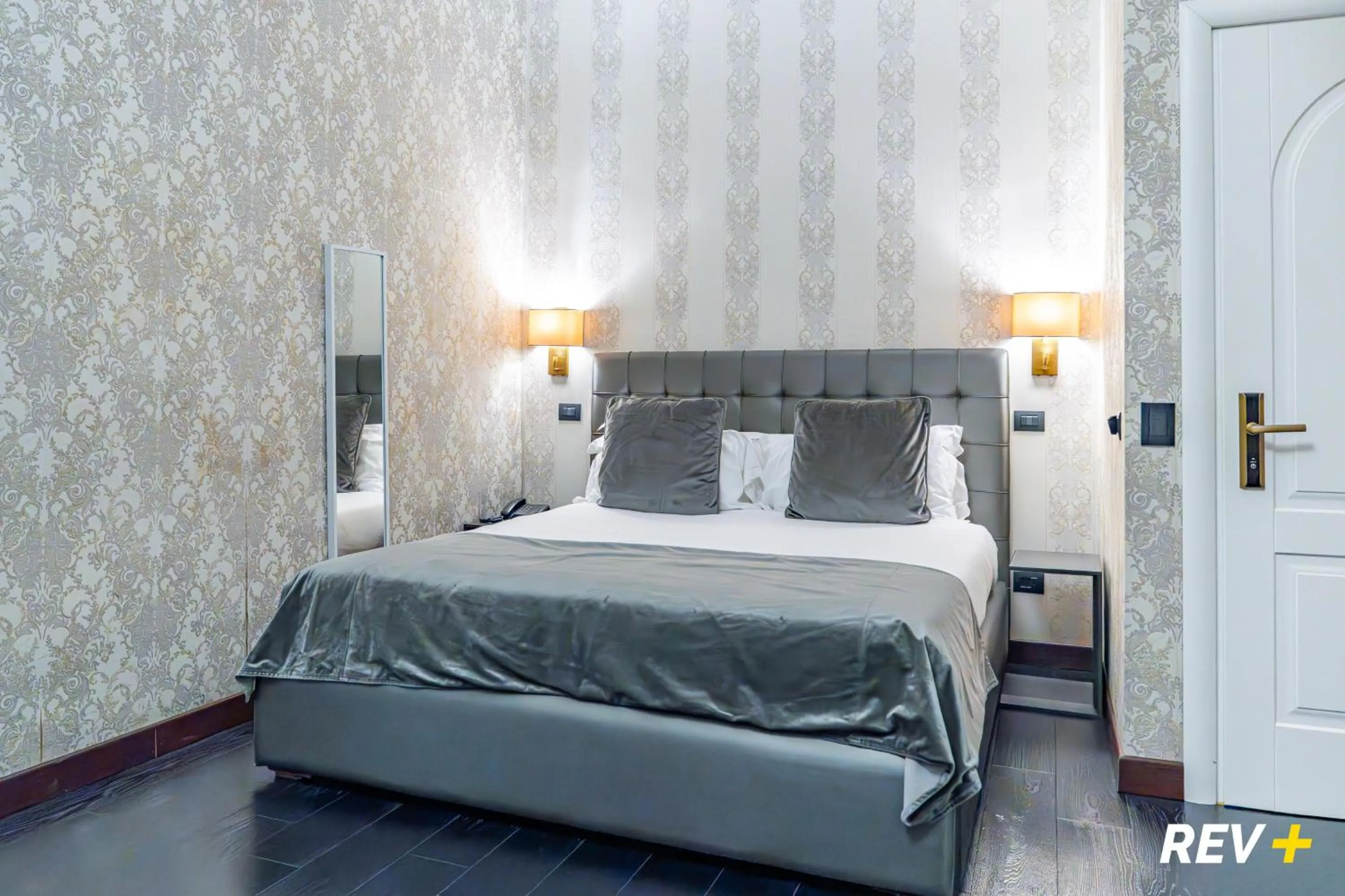 Photo of the whole room, Bed in Via Veneto Suites