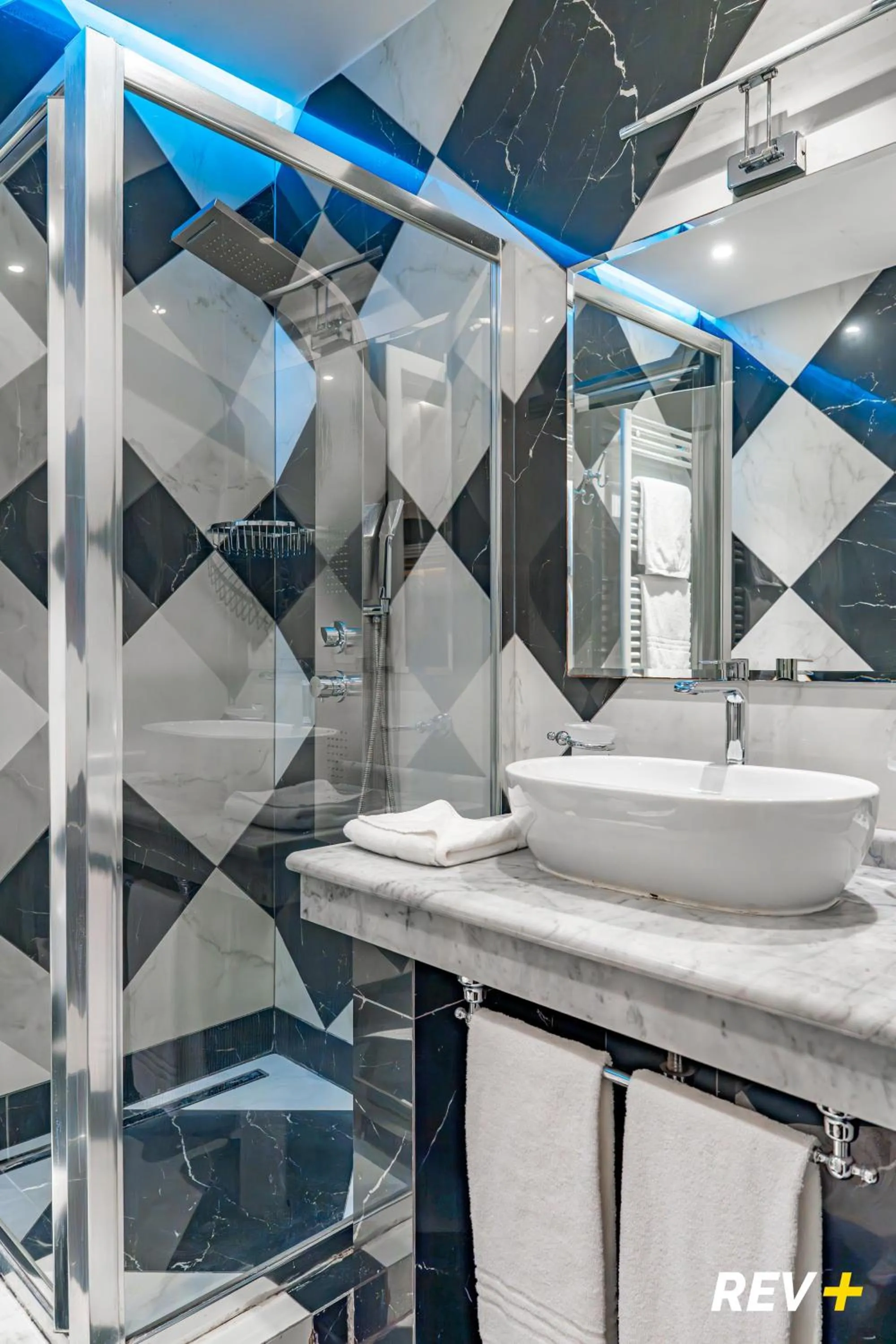 Bathroom in Via Veneto Suites