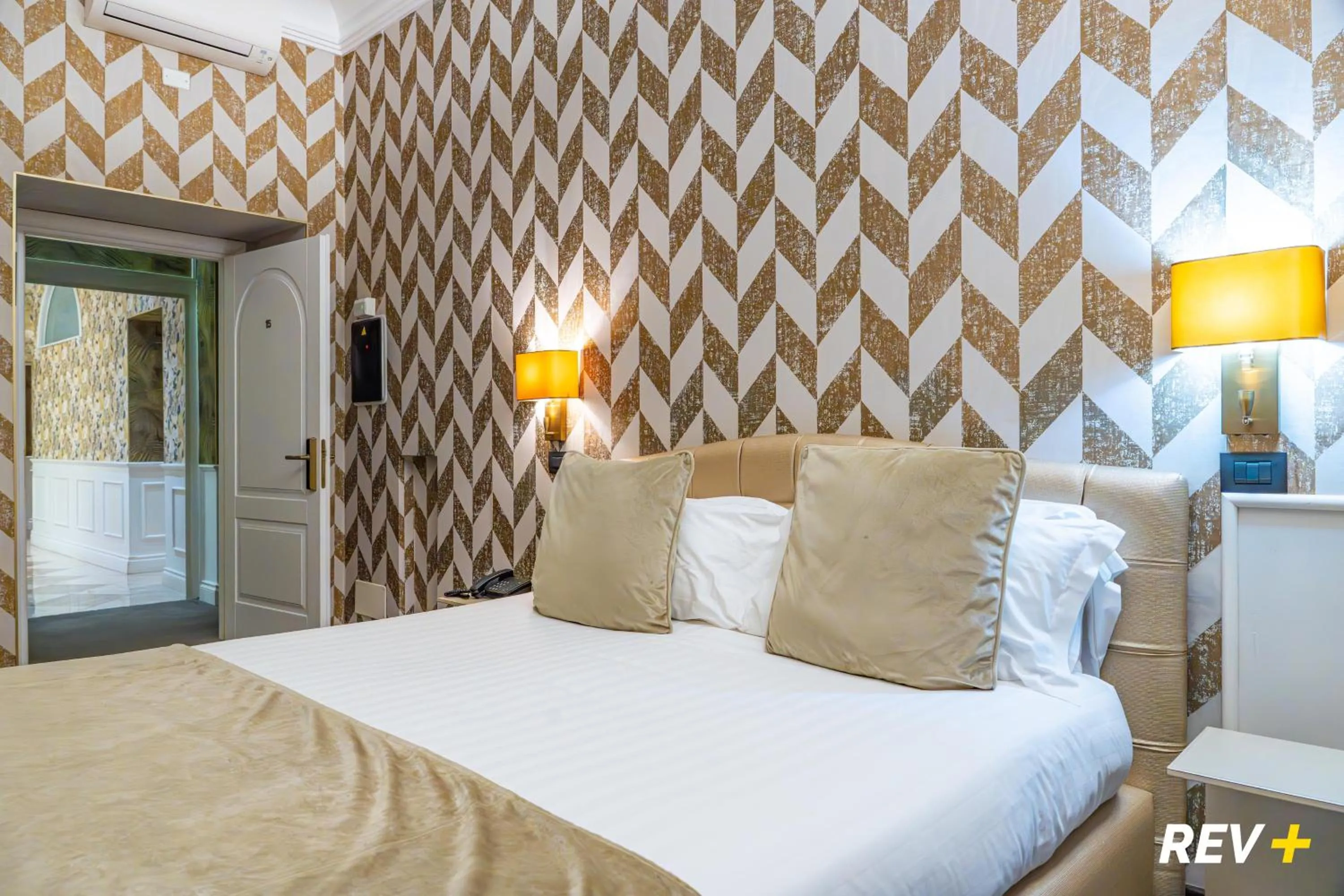 Photo of the whole room, Bed in Via Veneto Suites