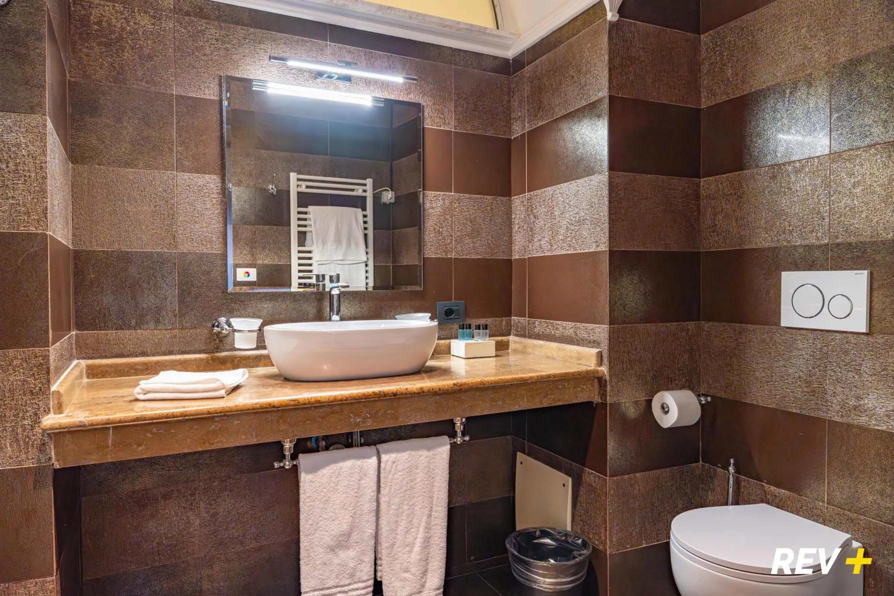 Bathroom in Via Veneto Suites